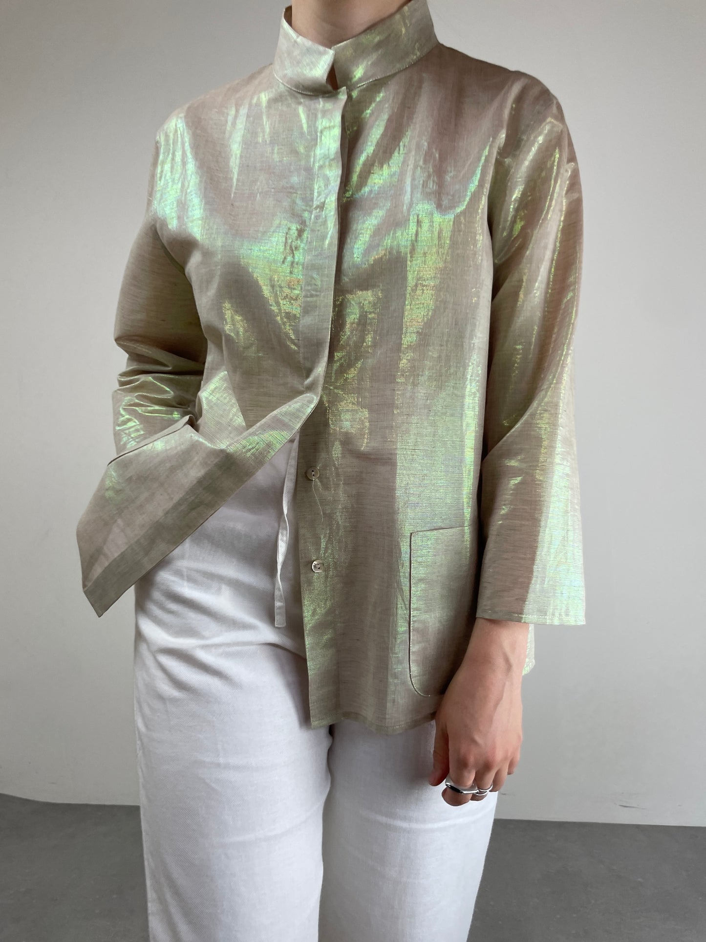 Camicia in misto cotone e lino con finitura iridescente