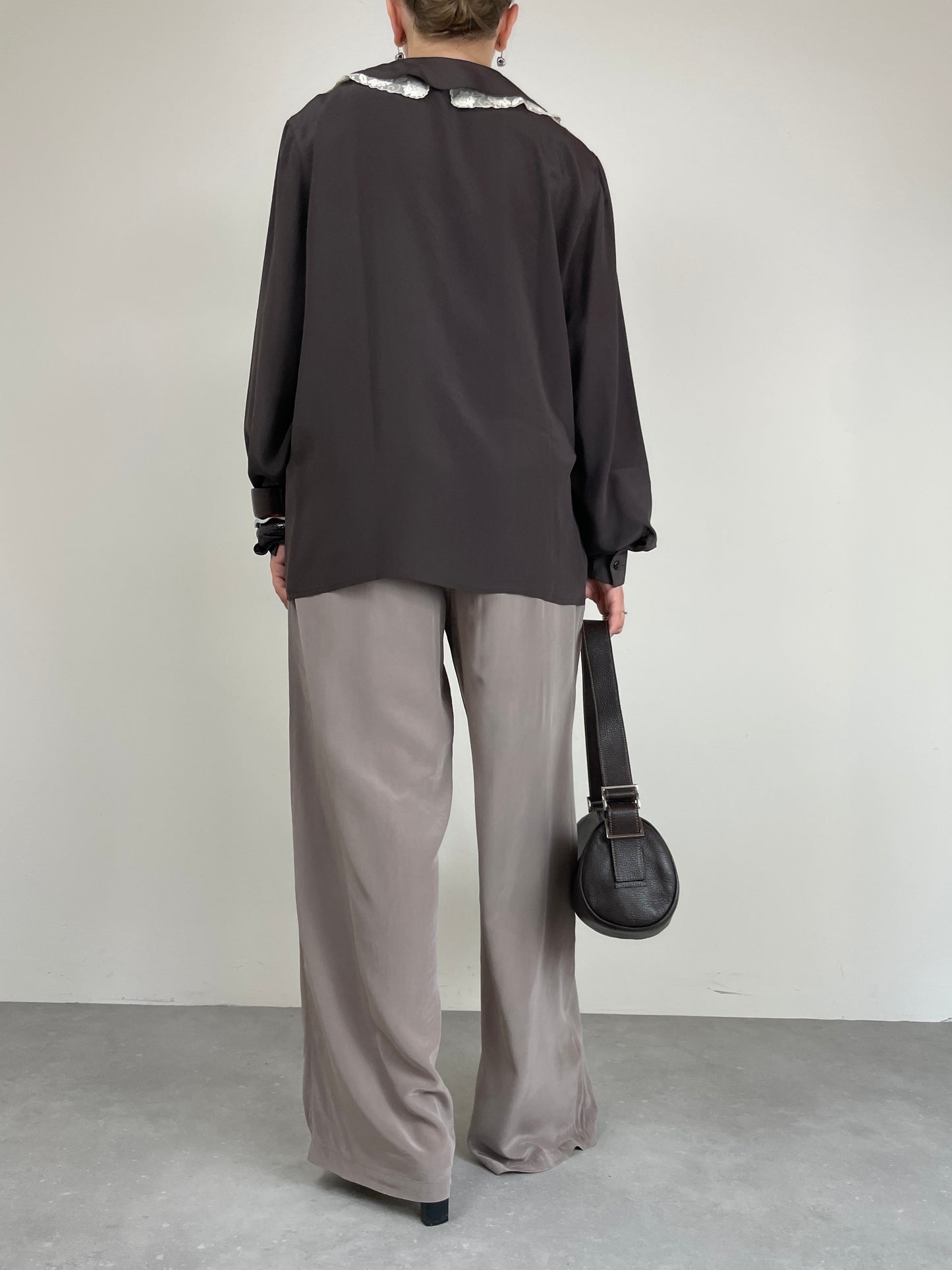 Camicia in pura seta con colletto in pizzo