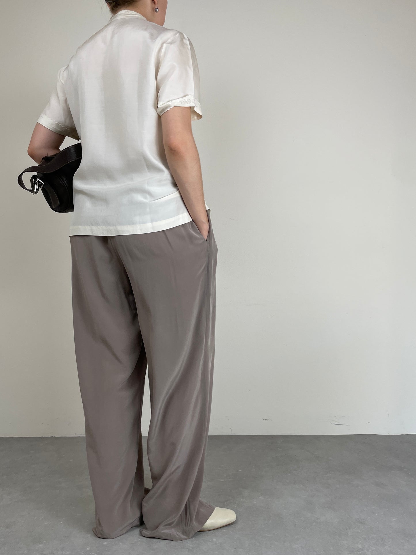 Camicia con ricami in pura seta