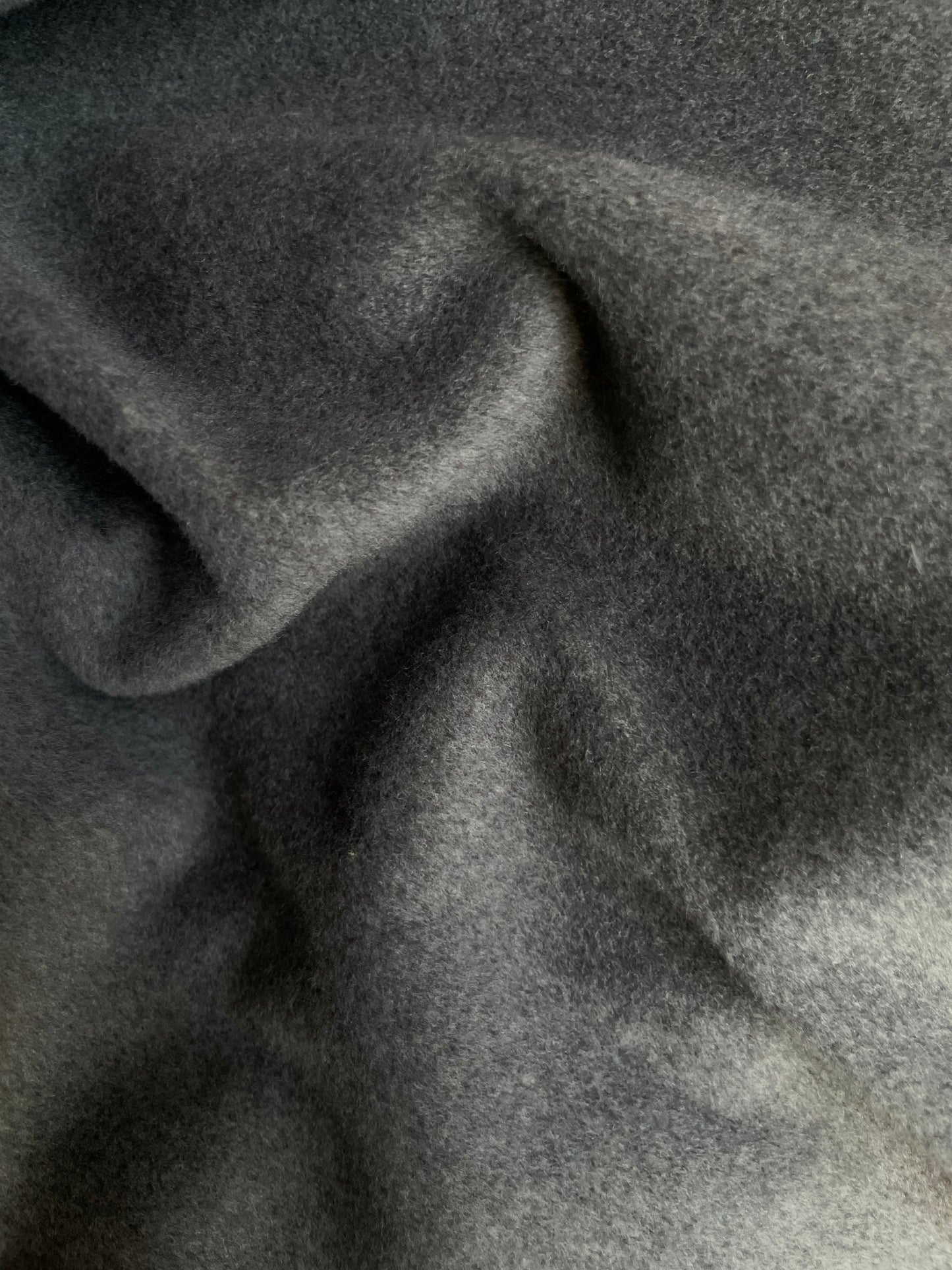 Cappotto in lana grigia con pieghe