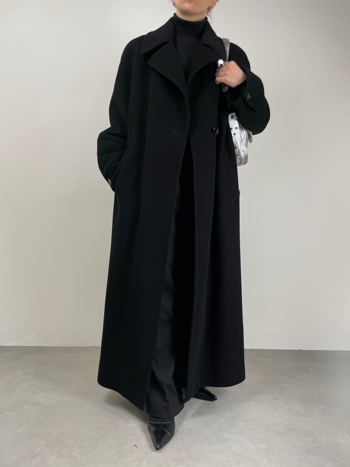 Cappotto vintage lungo in lana nera