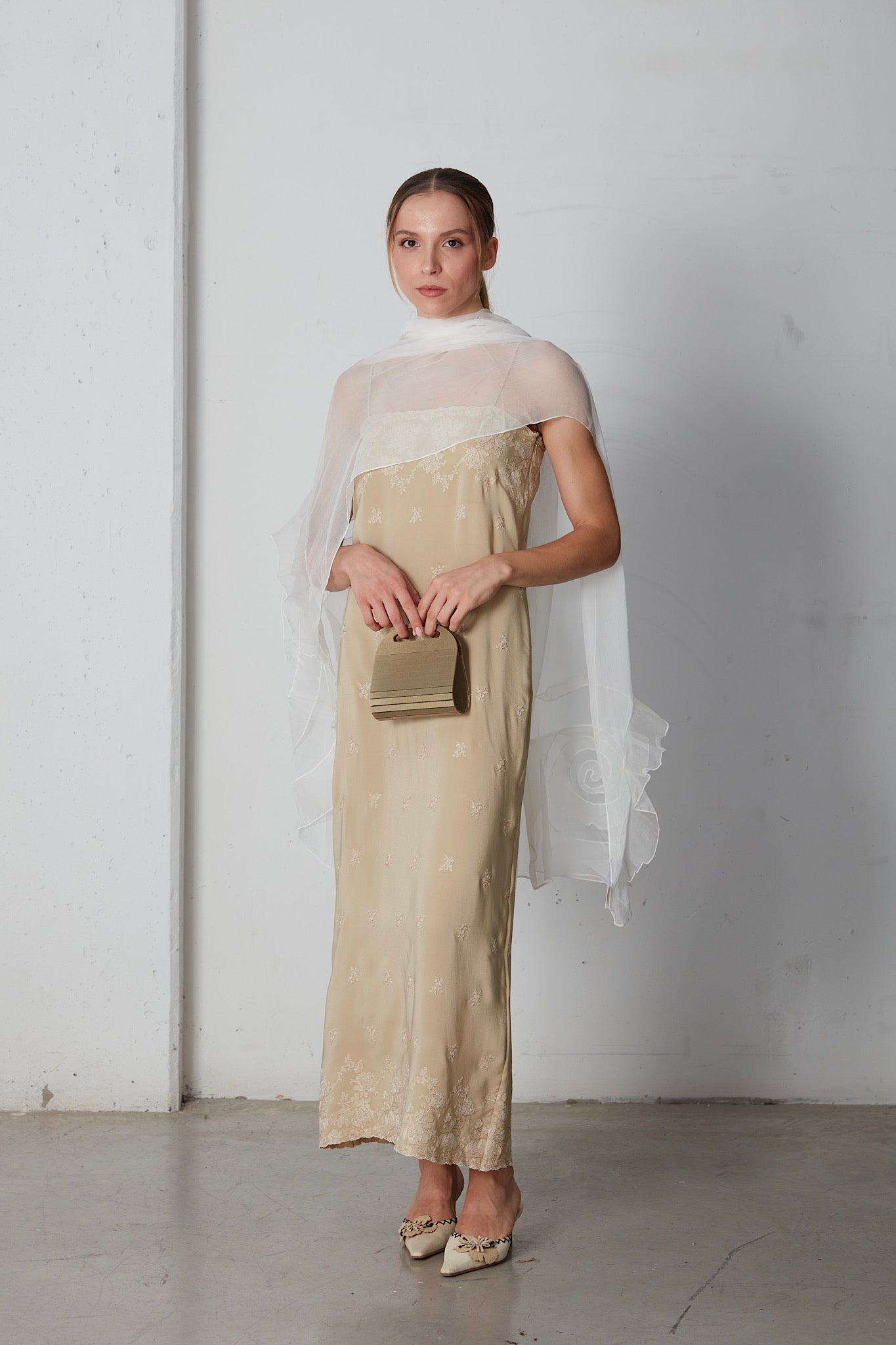 Stola Max Mara in organza di seta con ricamo floreale
