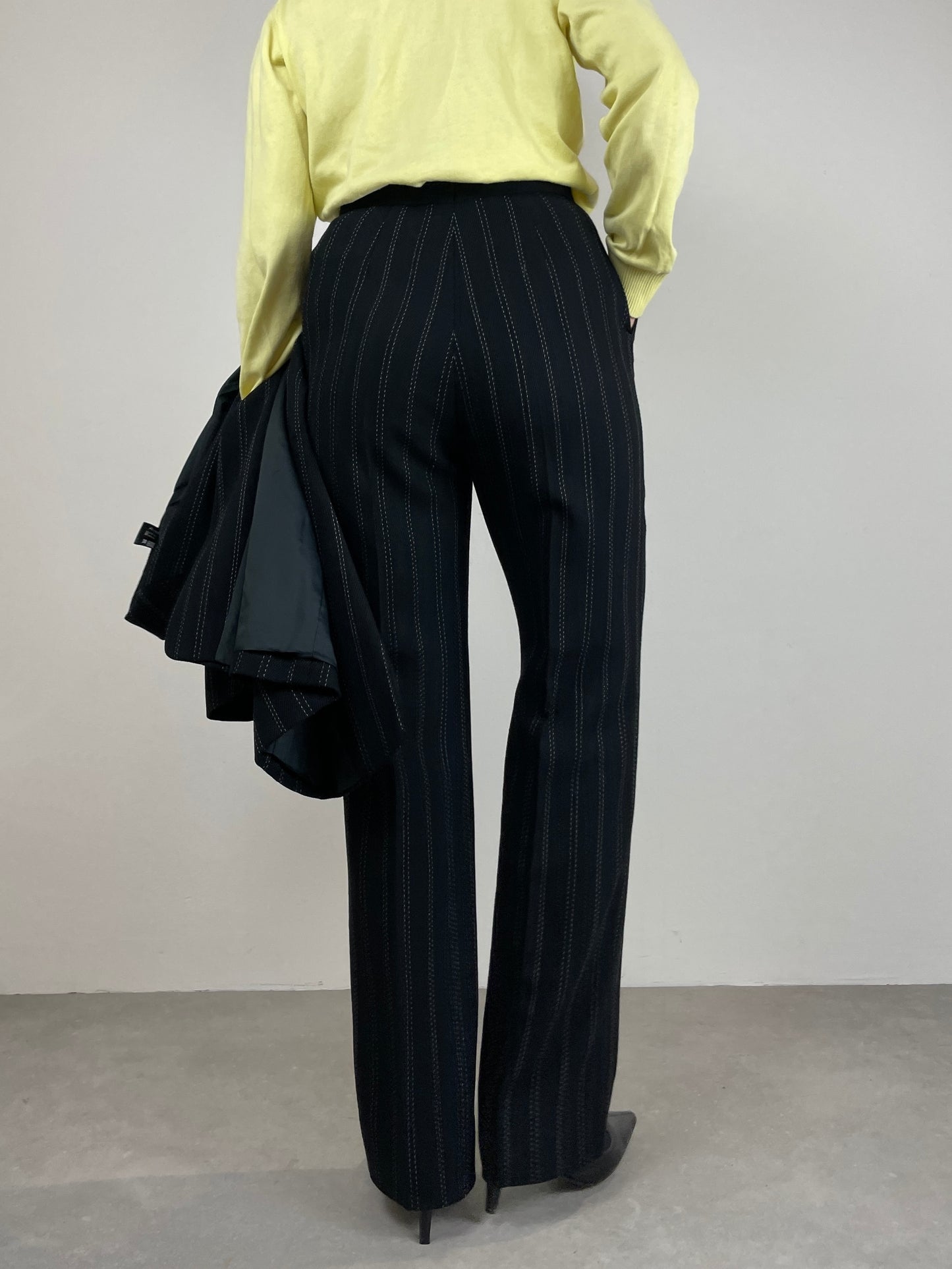 Completo vintage in lana gessata nera