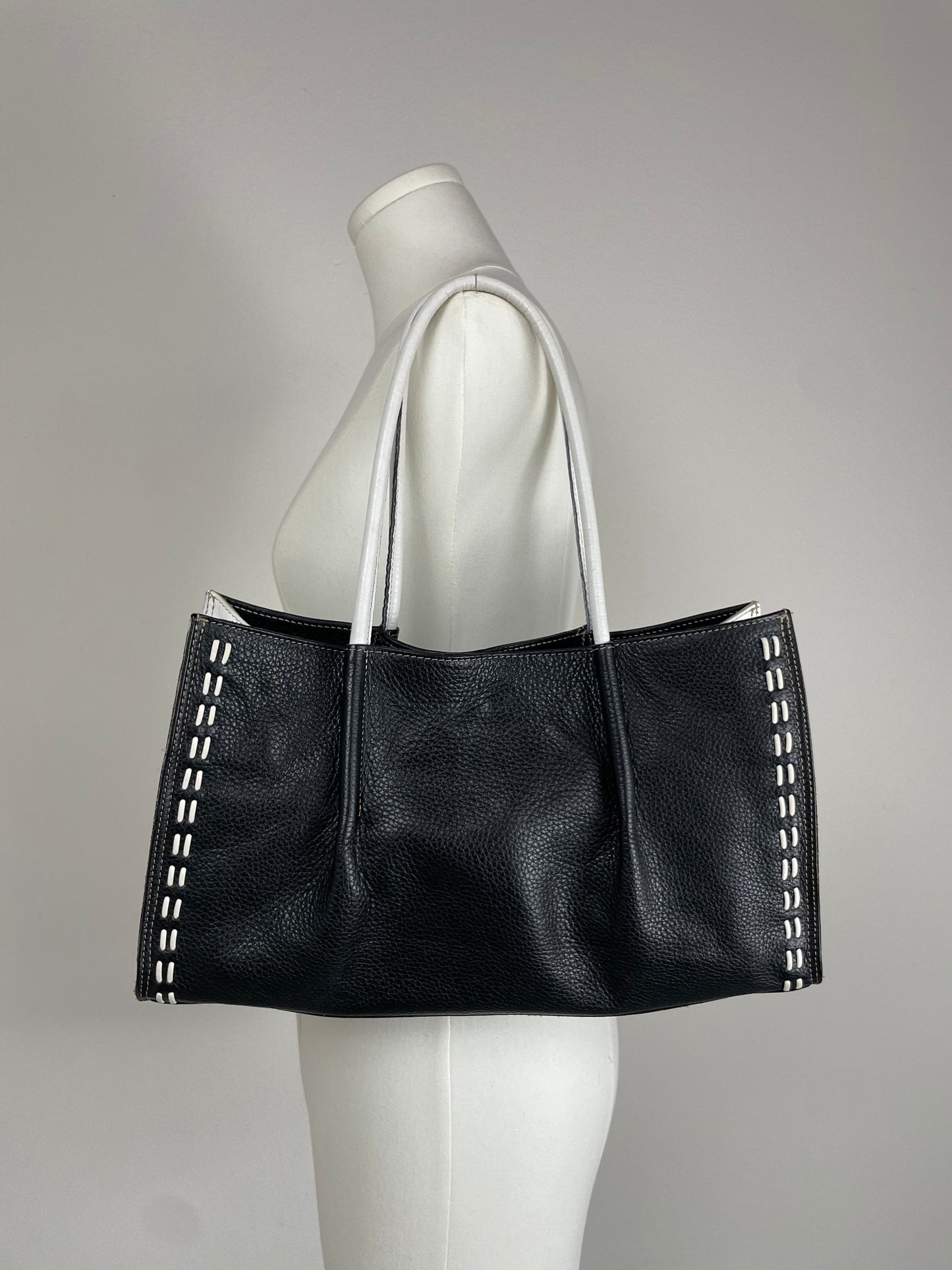 Shopper in vera pelle nera con inserti bianchi