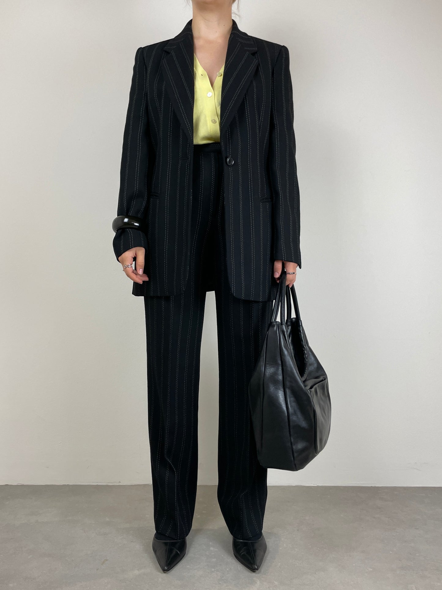 Completo vintage in lana gessata nera