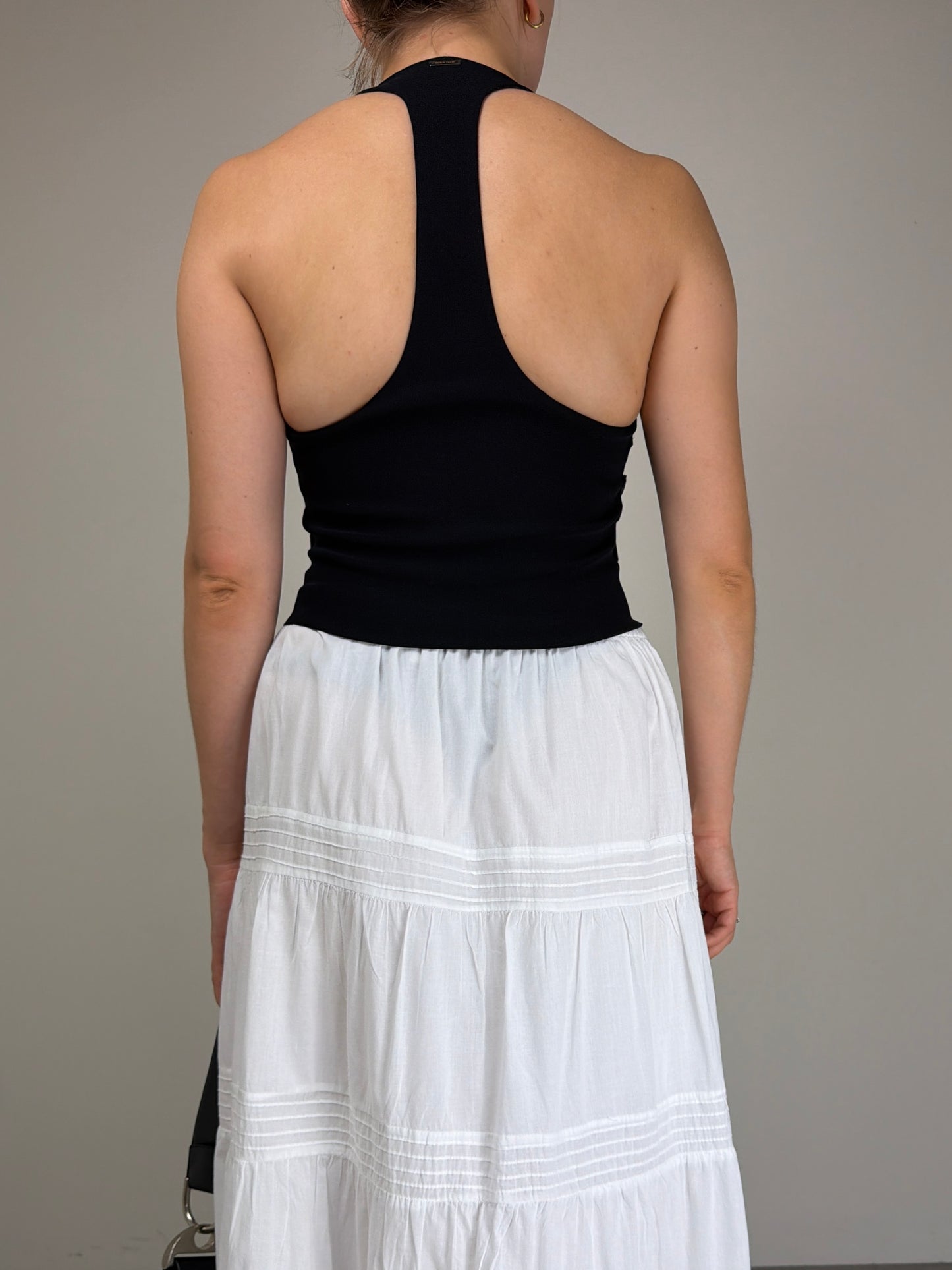 Top nero con pietre nere sfaccettate