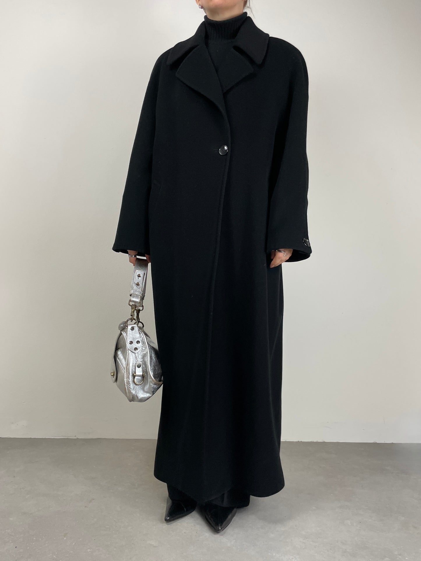 Cappotto vintage lungo in lana nera