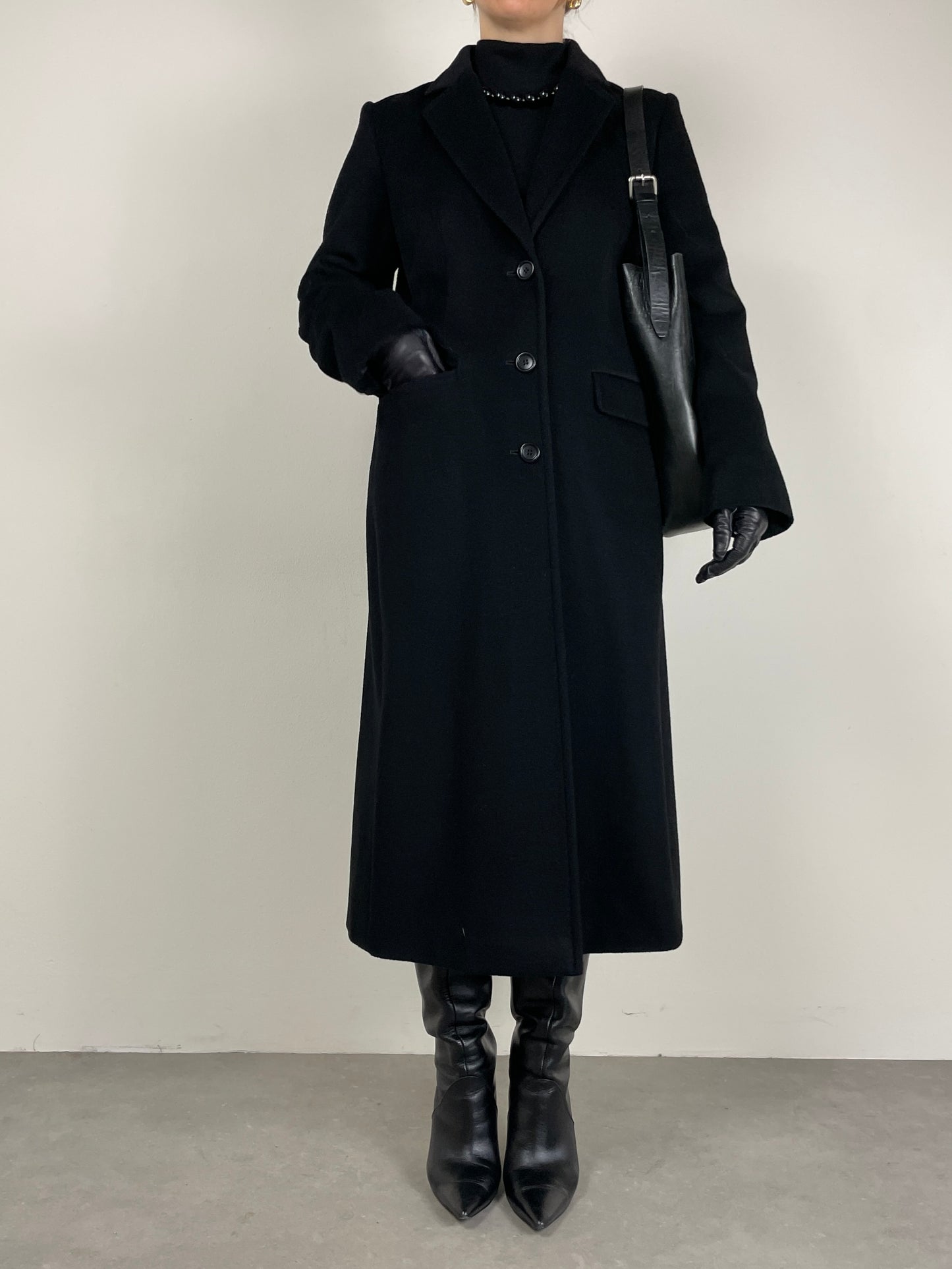 Cappotto nero in lana, angora e cashmere