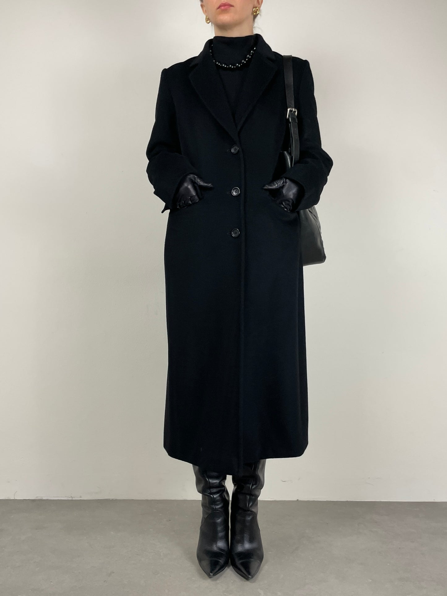 Cappotto nero in lana, angora e cashmere