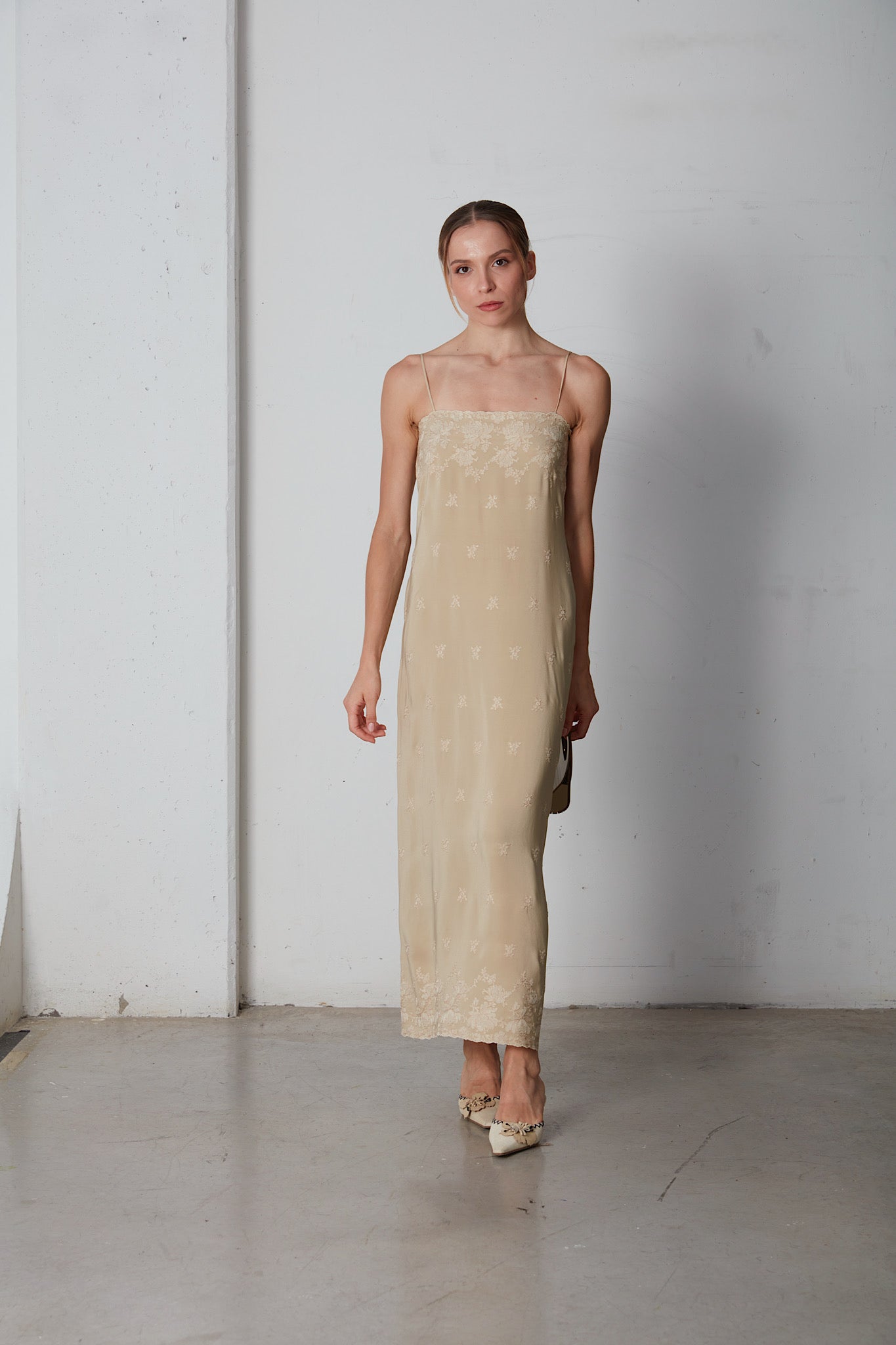 Alberta Ferretti abito in pura seta ricamata