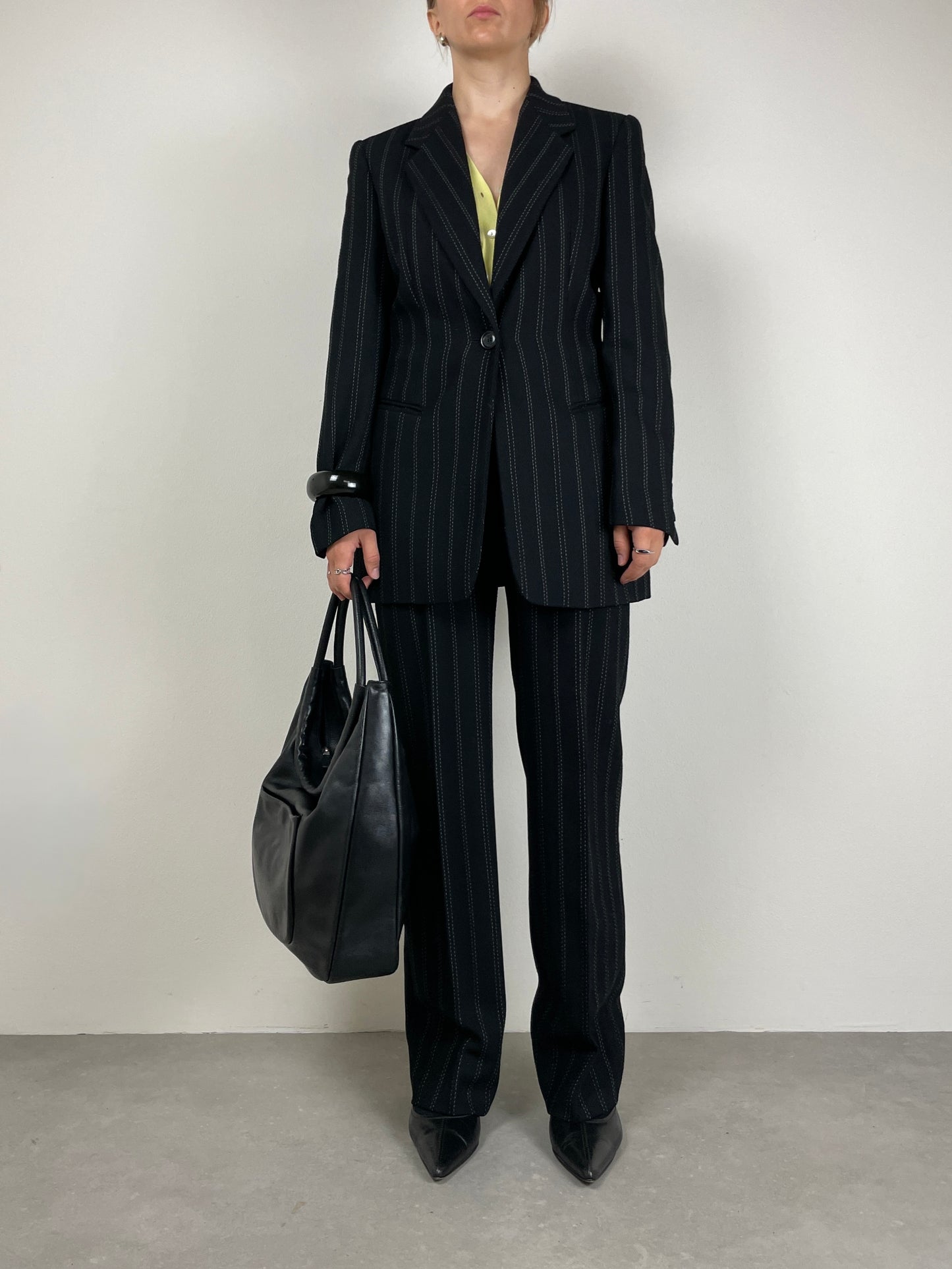 Completo vintage in lana gessata nera