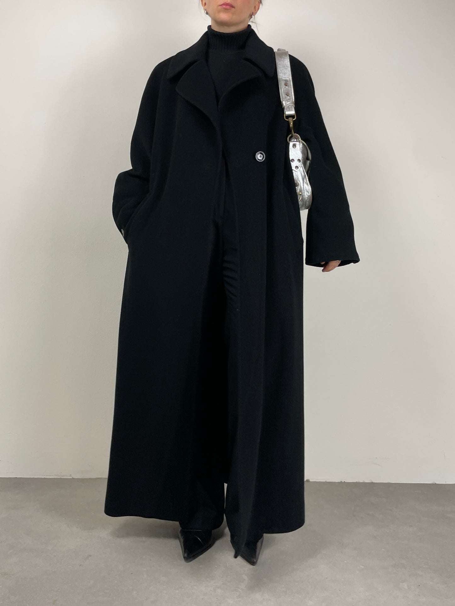 Cappotto vintage lungo in lana nera