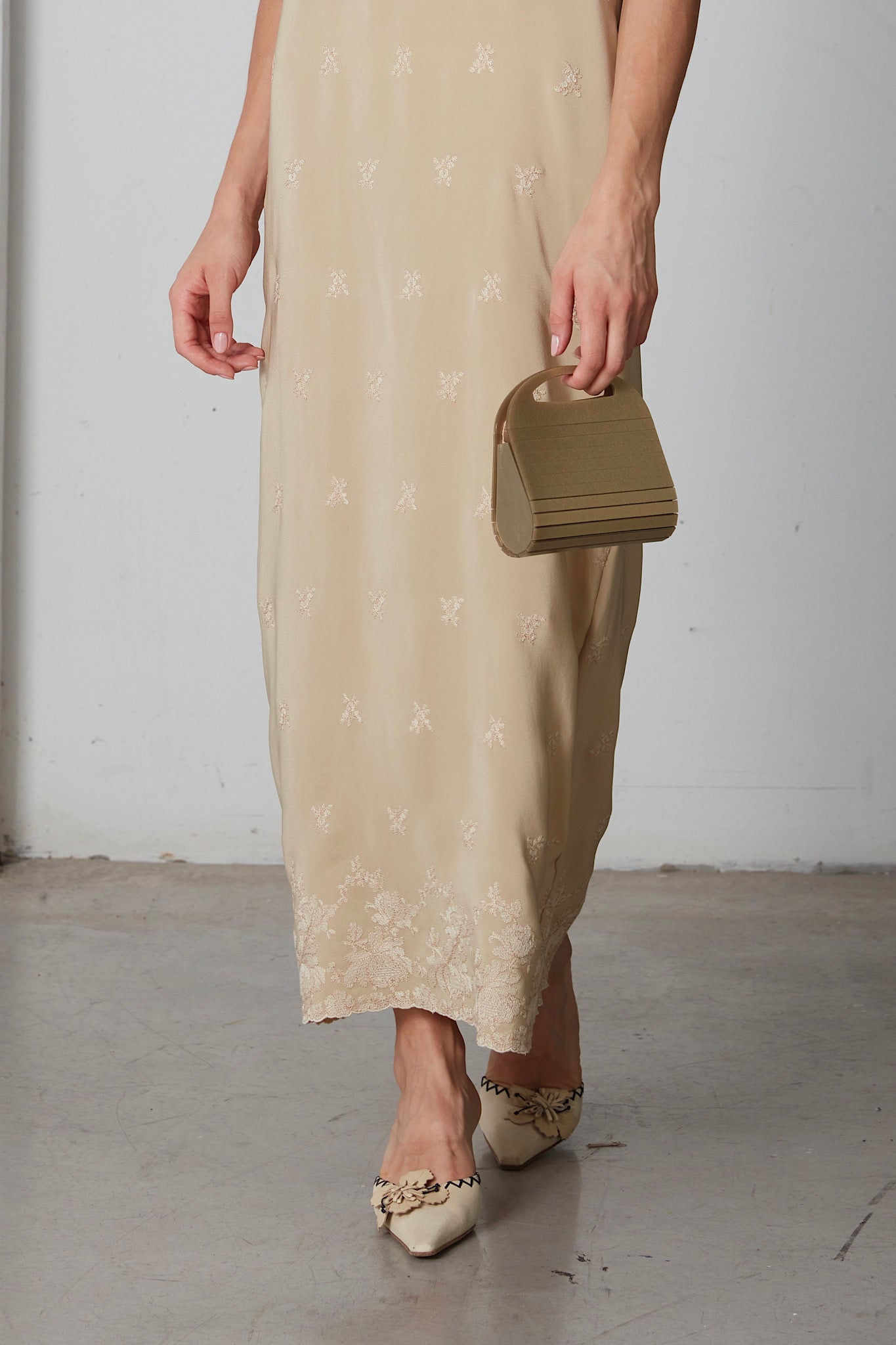 Alberta Ferretti abito in pura seta ricamata