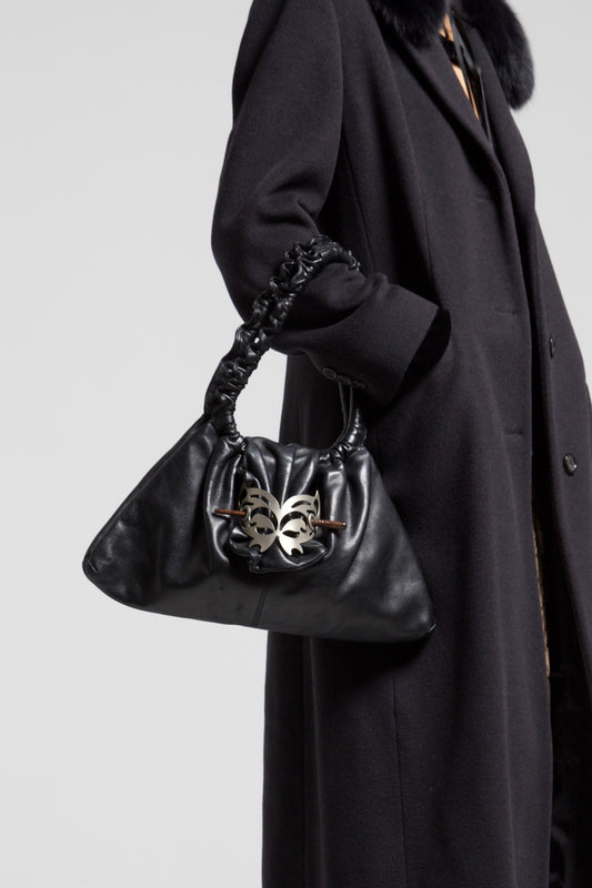 Borsa in vera pelle con farfalla in metallo rimovibile