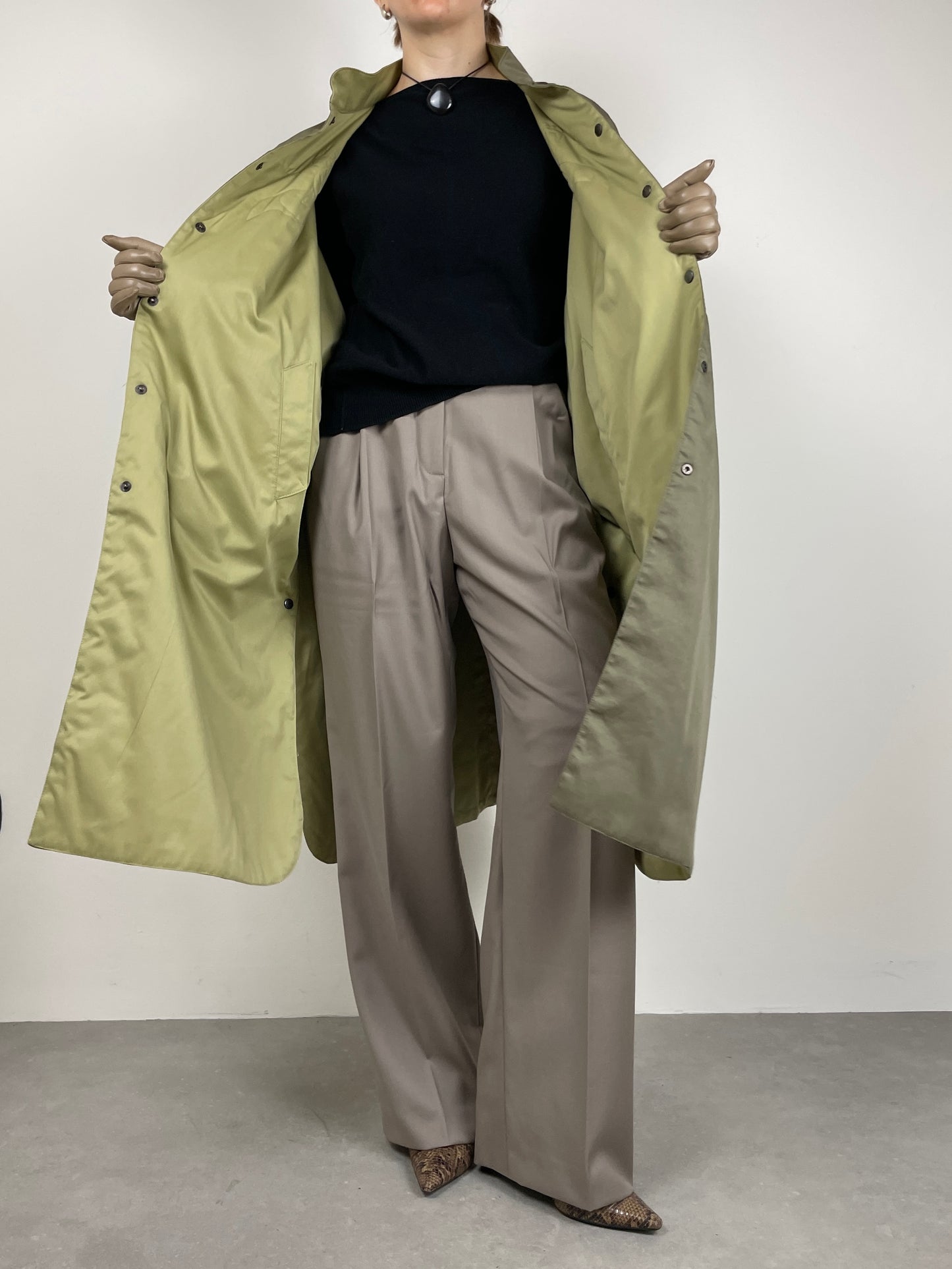 Mantella impermeabile double-face imbottita con ricami