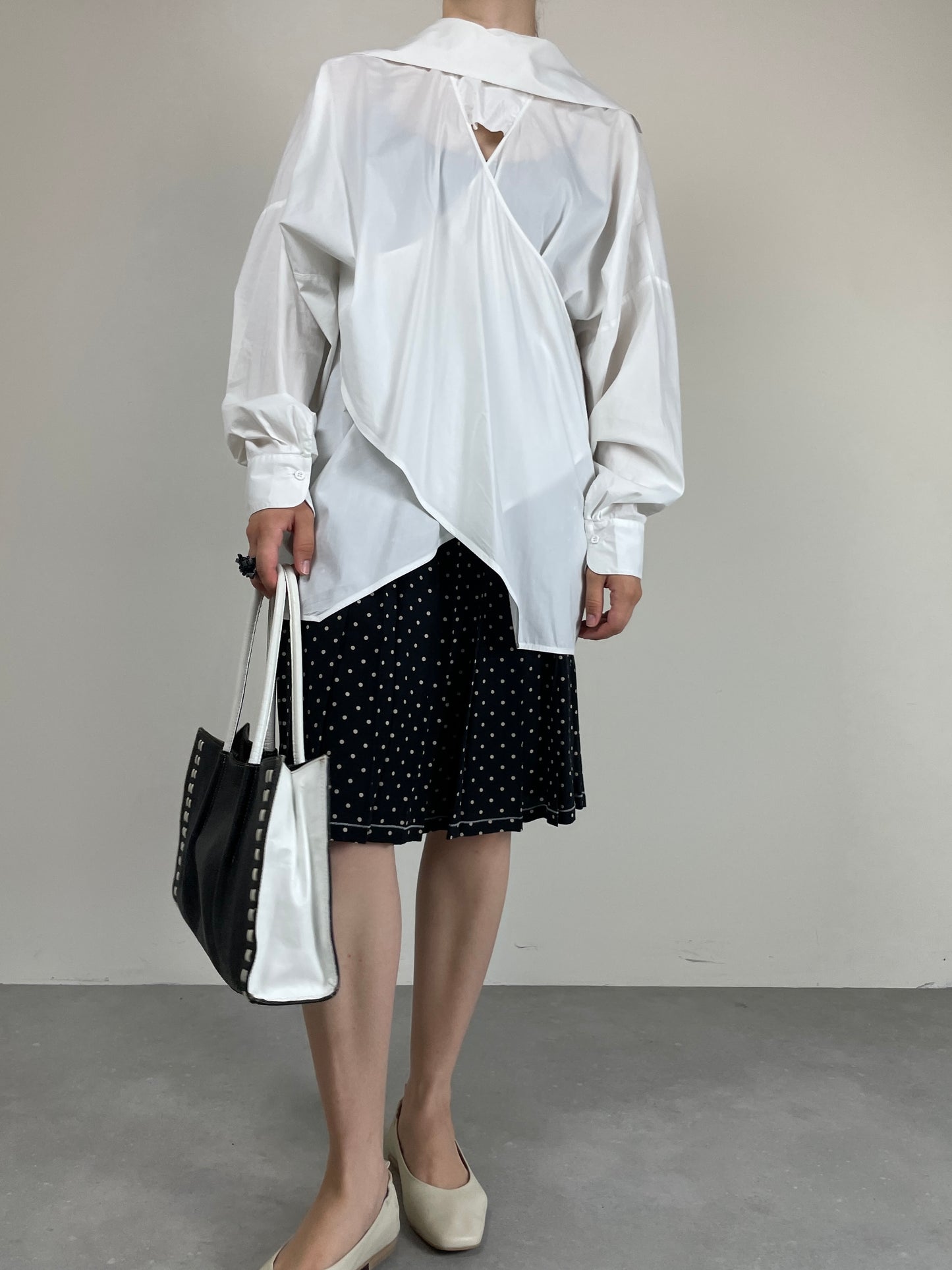Shopper in vera pelle nera con inserti bianchi