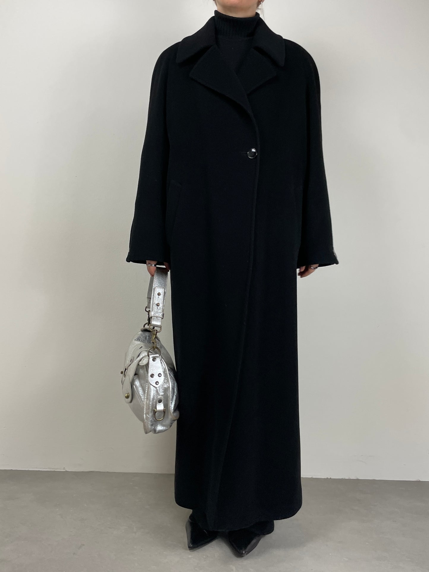 Cappotto vintage lungo in lana nera