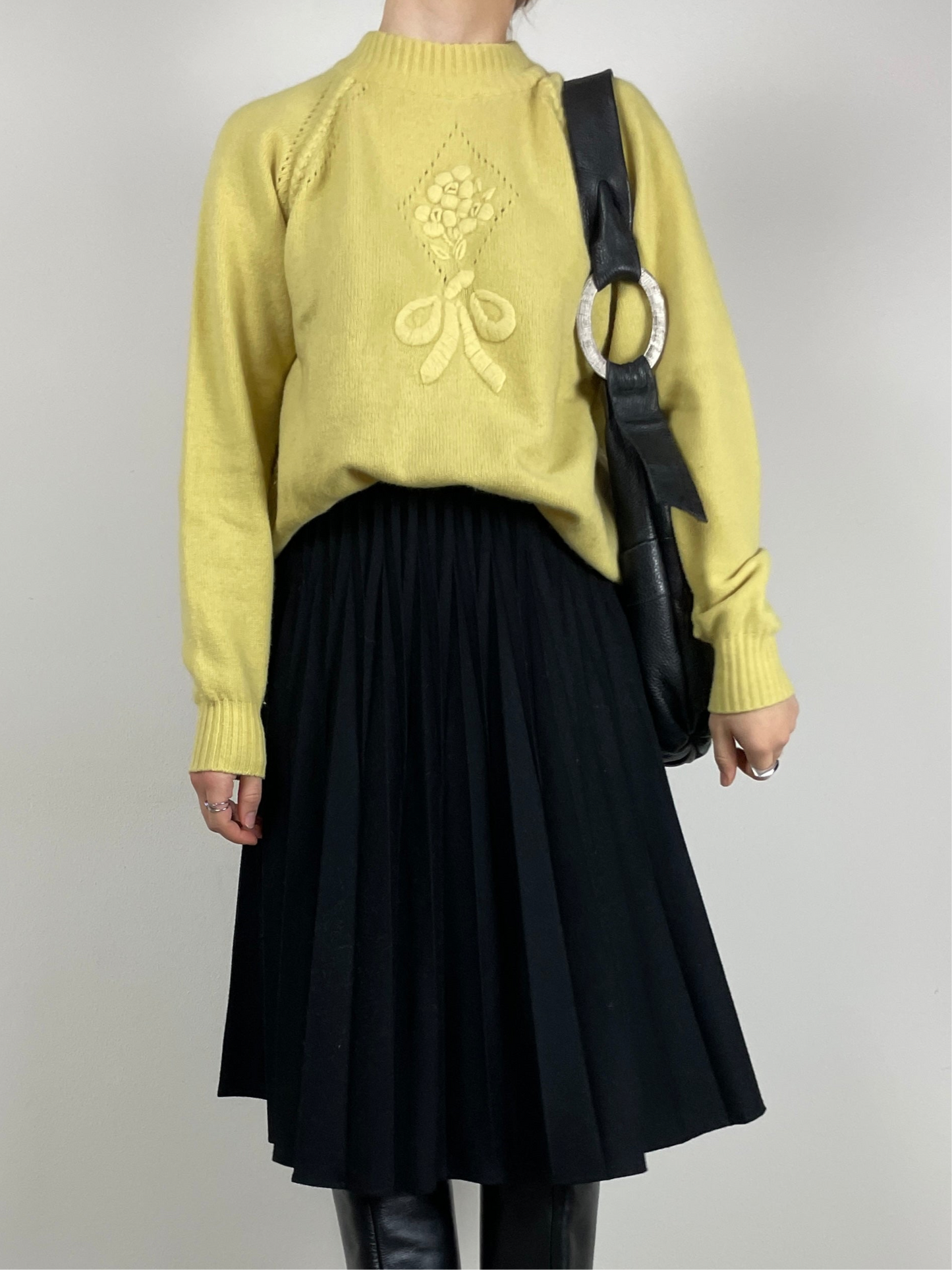 Maglione vintage in misto lana con ricamo