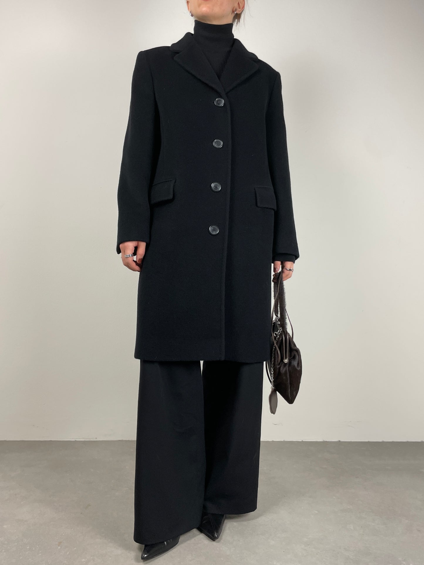 Cappotto in pura lana nera