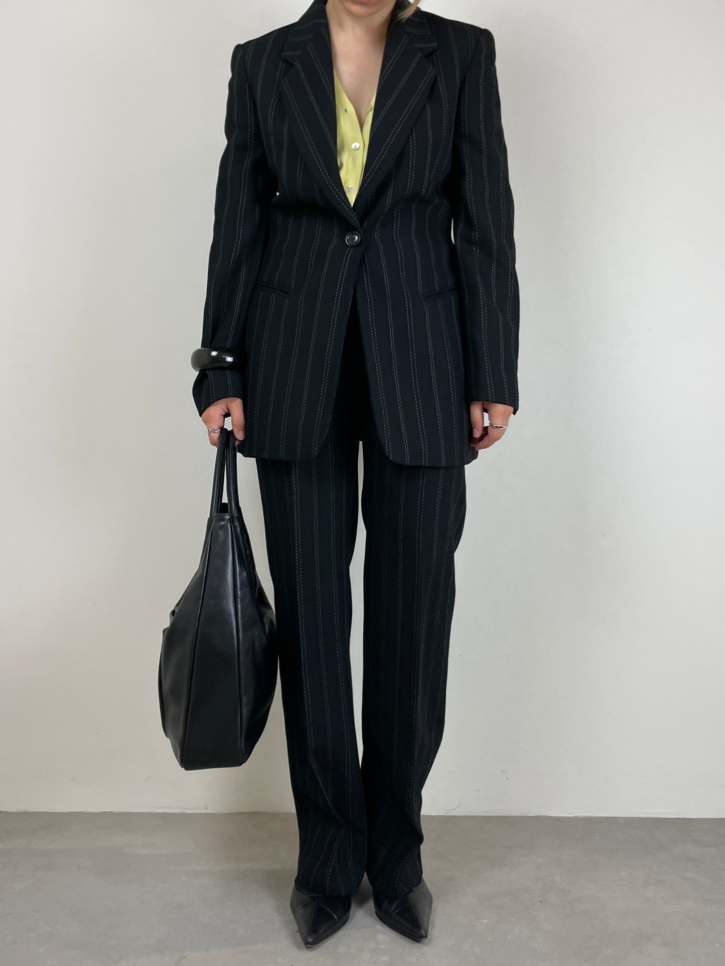 Completo vintage in lana gessata nera