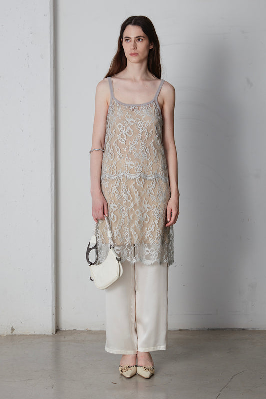 Slip dress in pizzo con sottoveste in seta