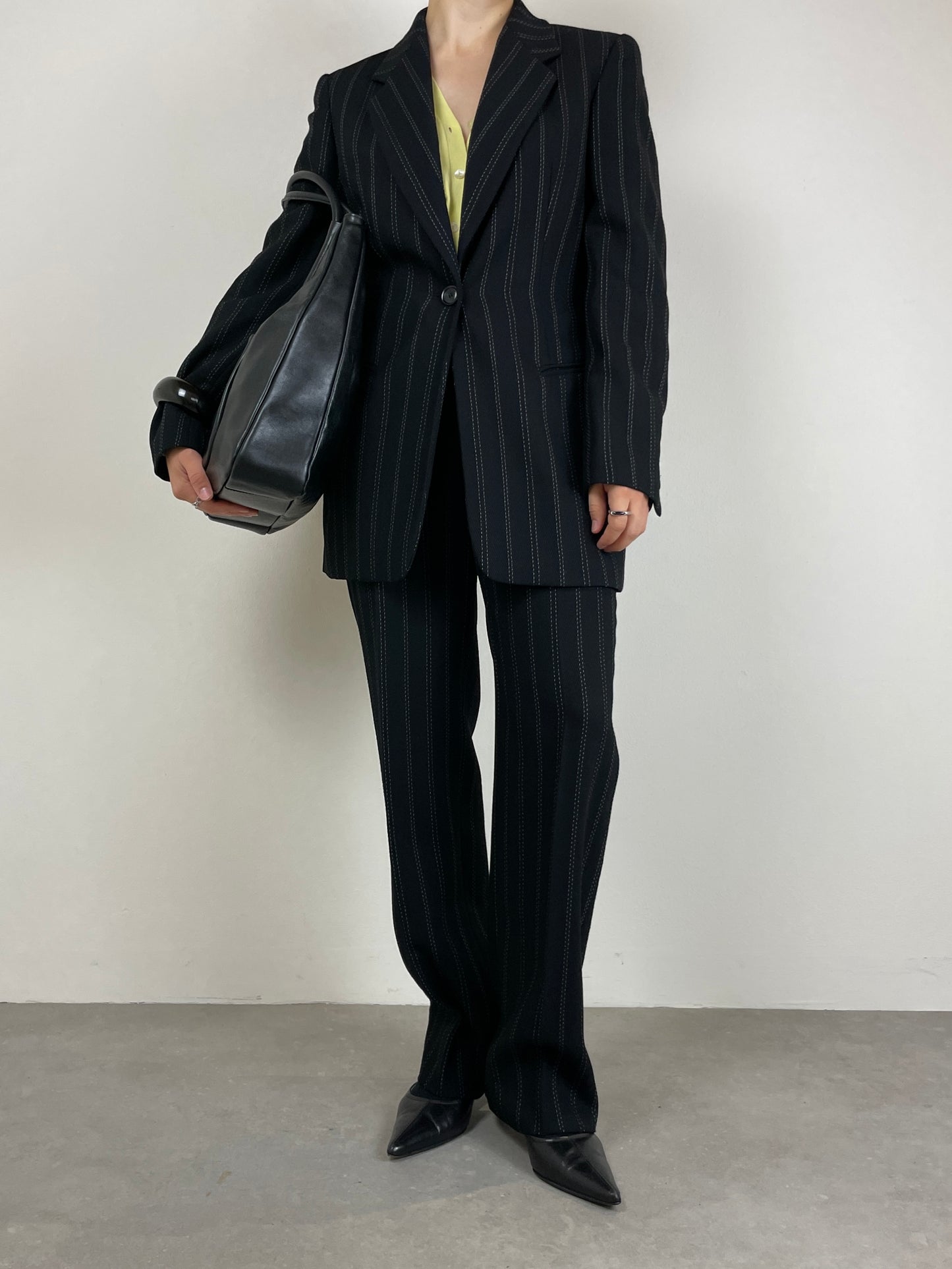 Completo vintage in lana gessata nera