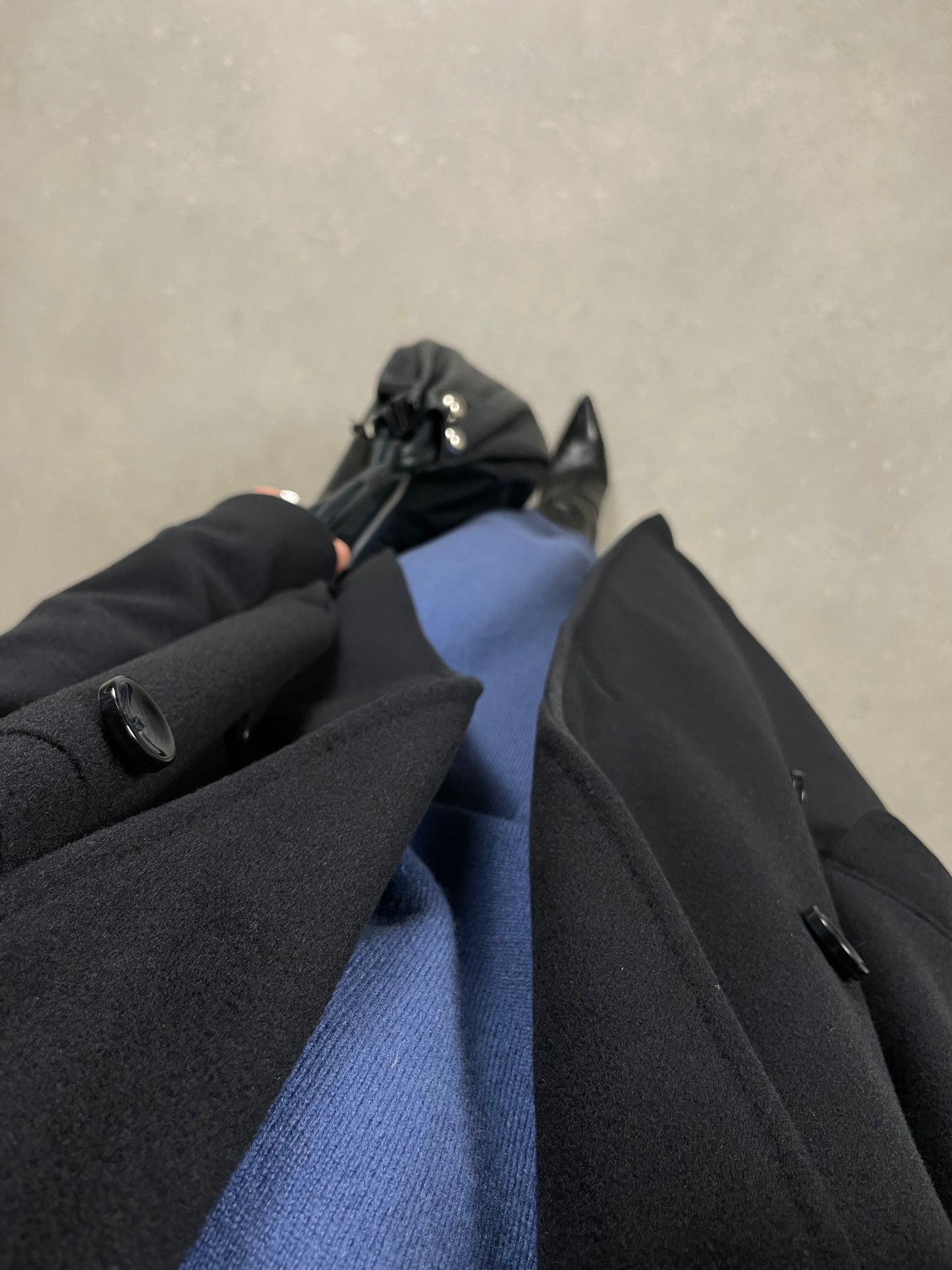 Cappotto a doppiopetto in lana, cashmere e ancora blu scuro