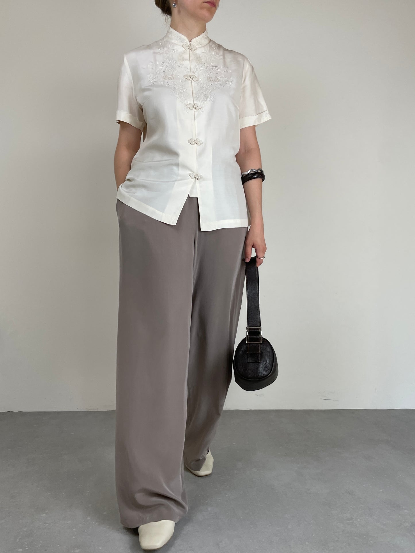Camicia con ricami in pura seta