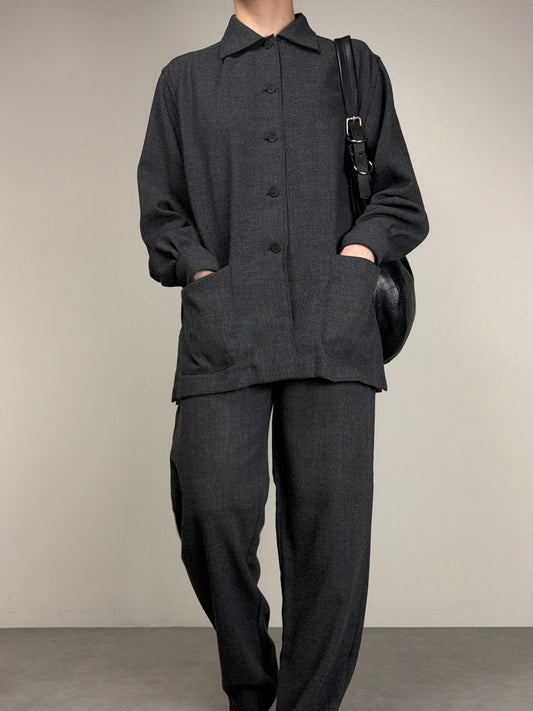 Completo in crêpe di lana con camicia e pantalone