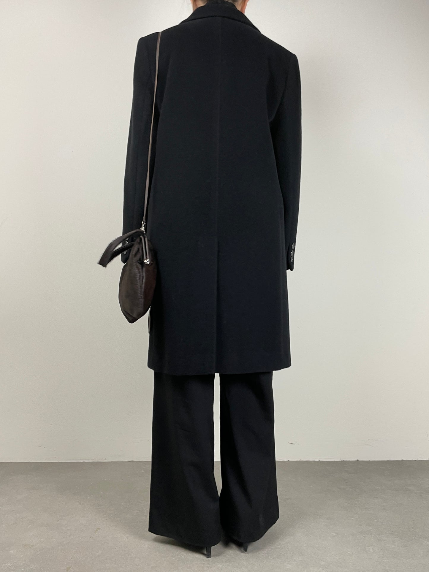 Cappotto in pura lana nera