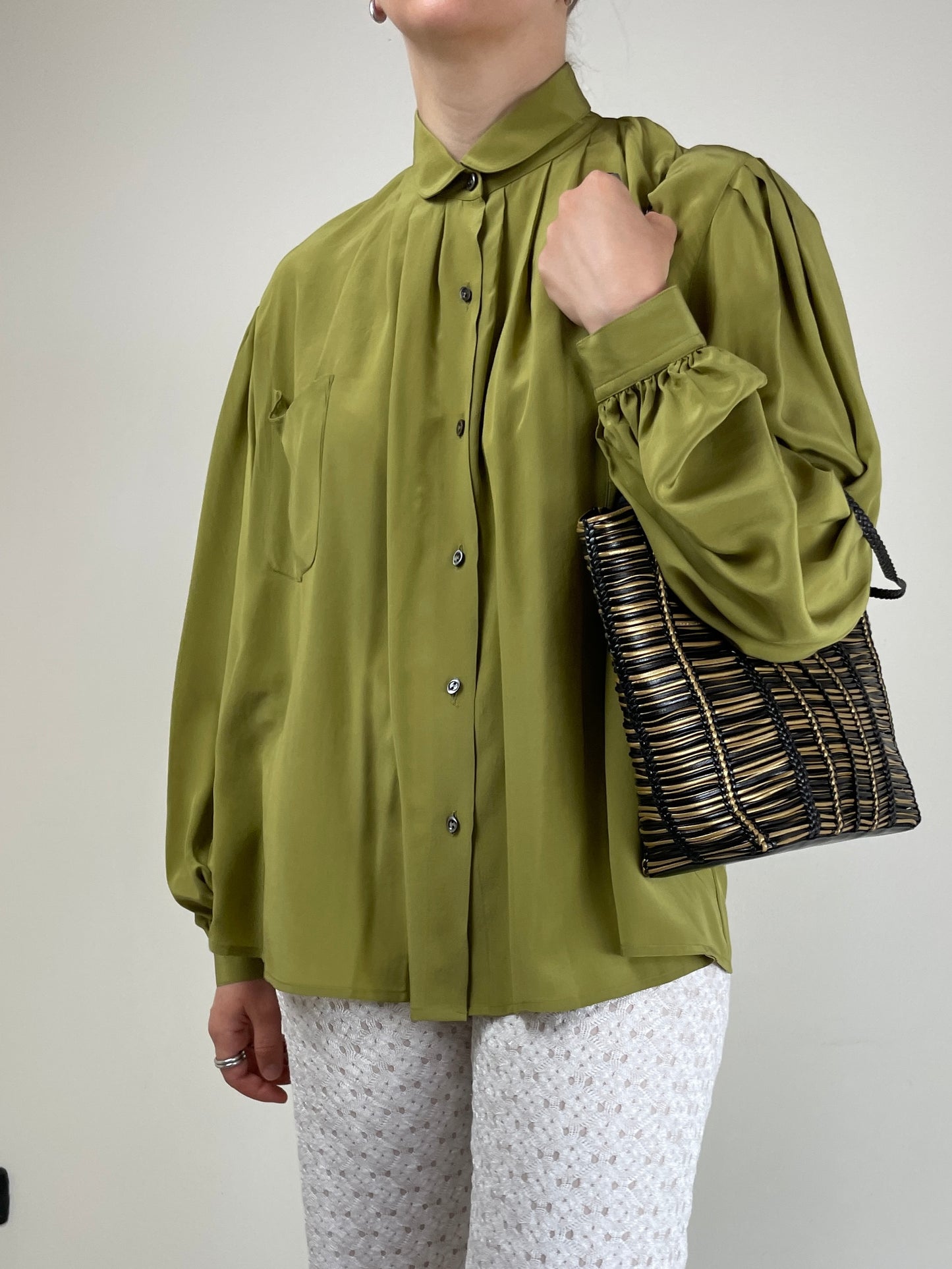 Camicia in pura seta verde oliva