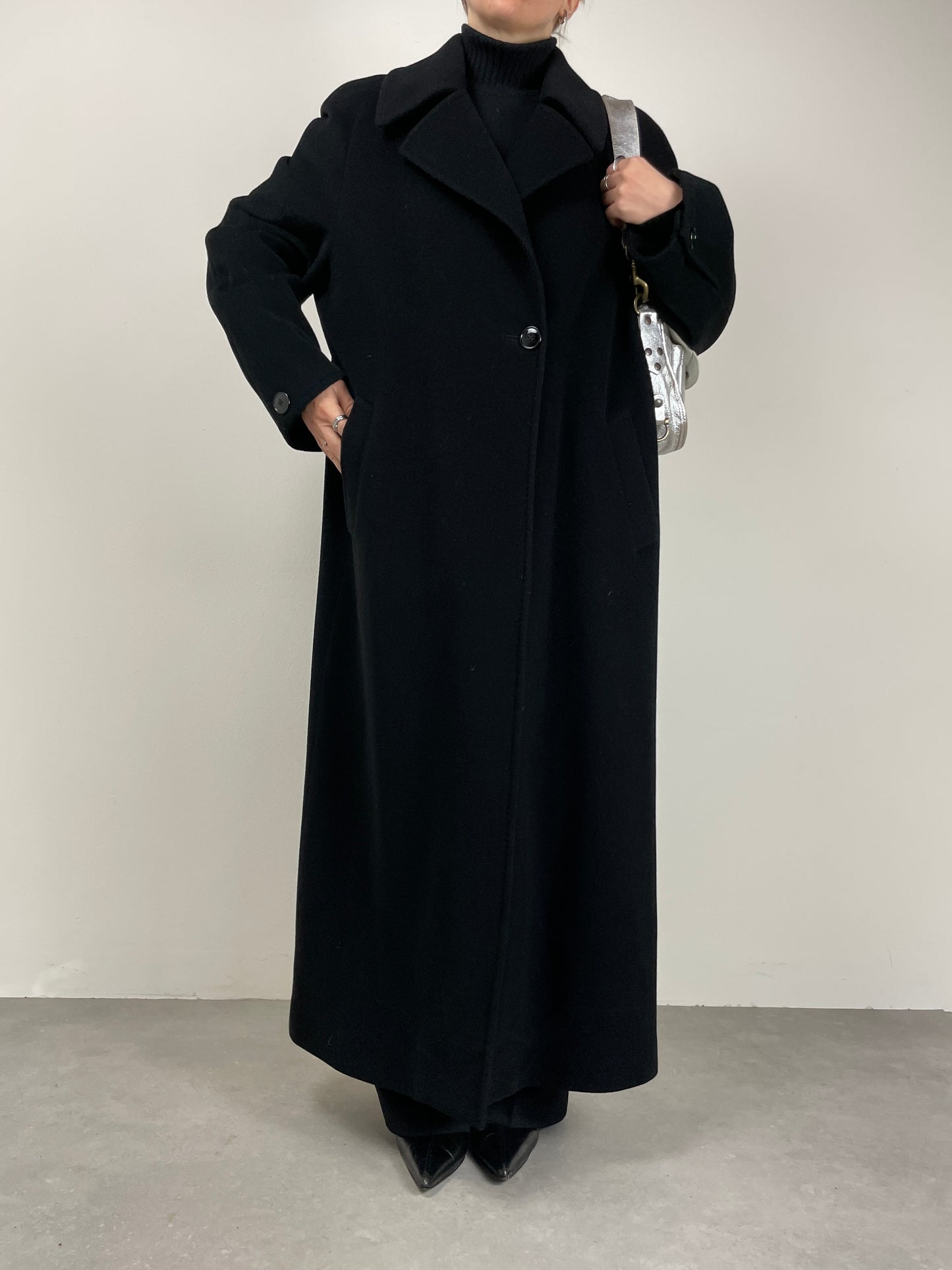 Cappotto vintage lungo in lana nera