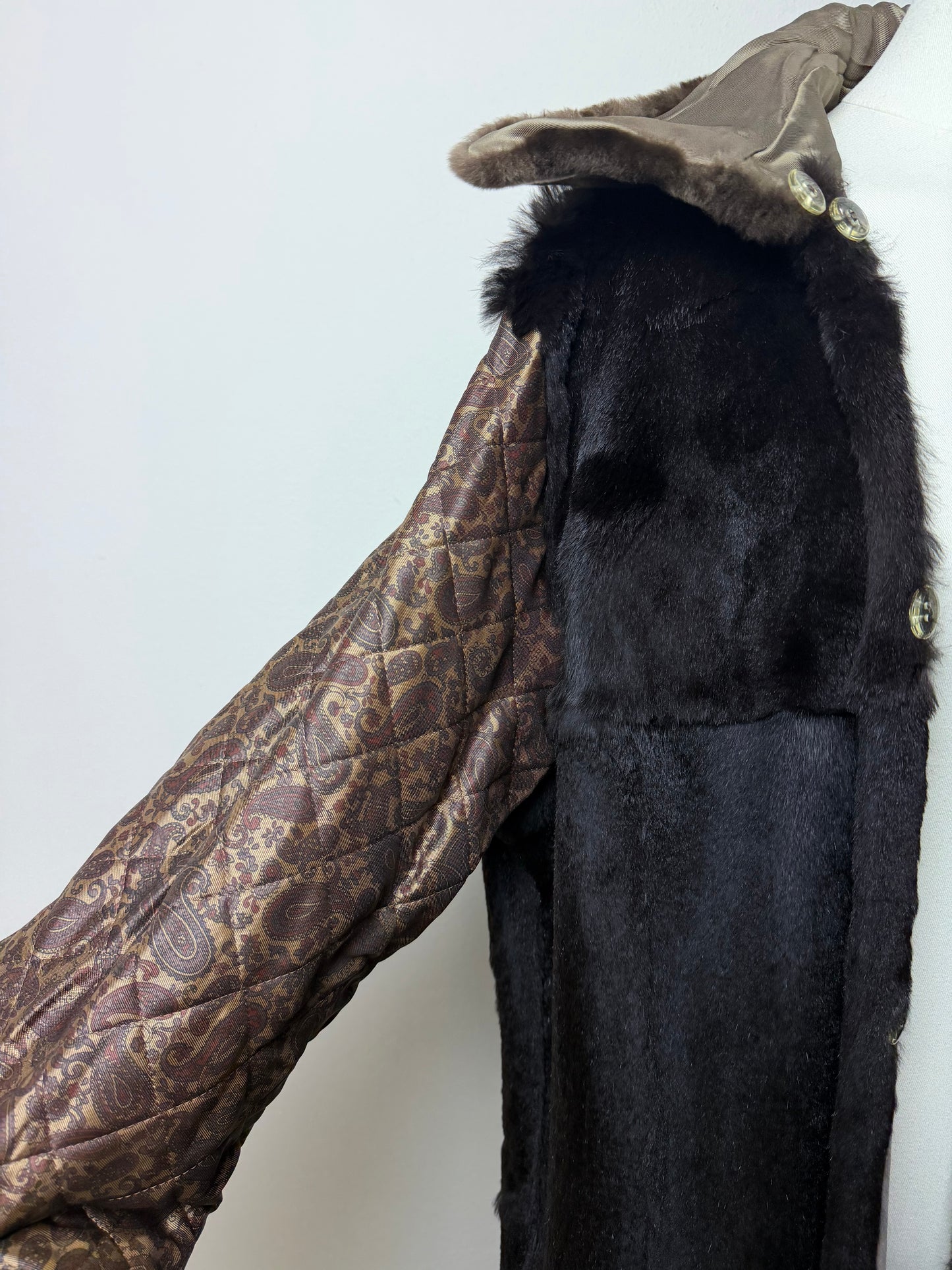 Trench vintage new old stock marrone, con l’interno staccabile in vera pelliccia lapin