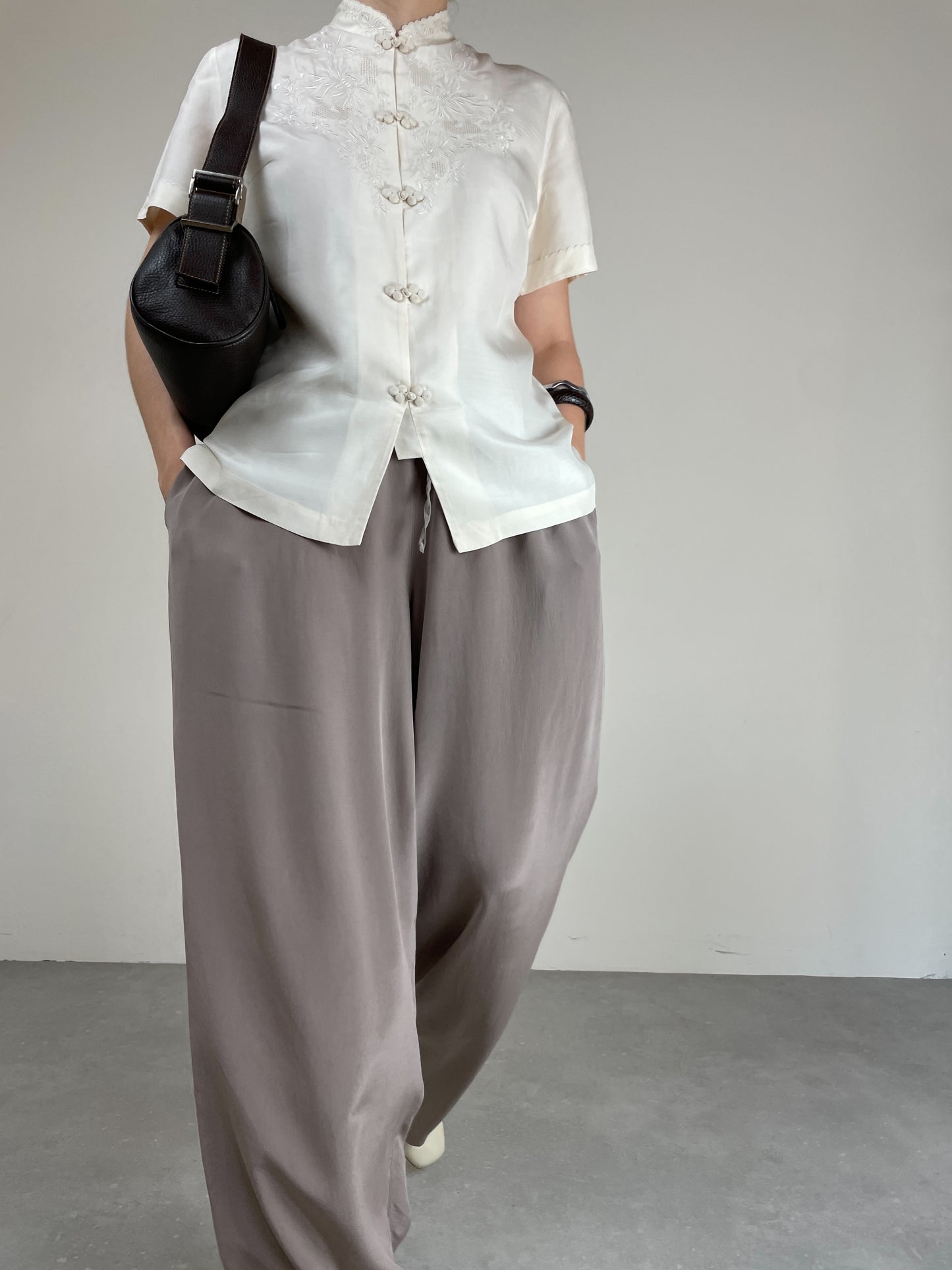 Camicia con ricami in pura seta