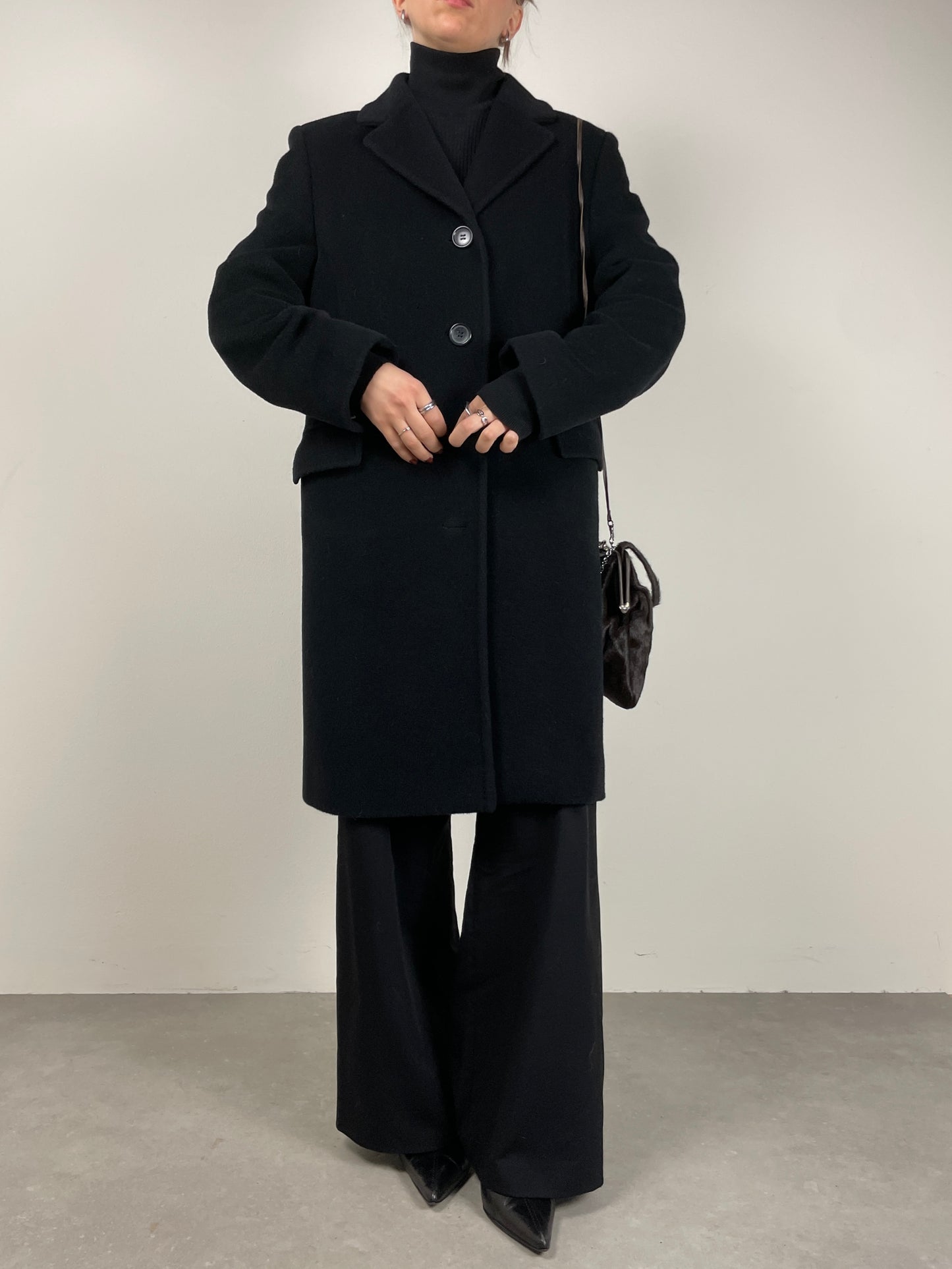 Cappotto in pura lana nera
