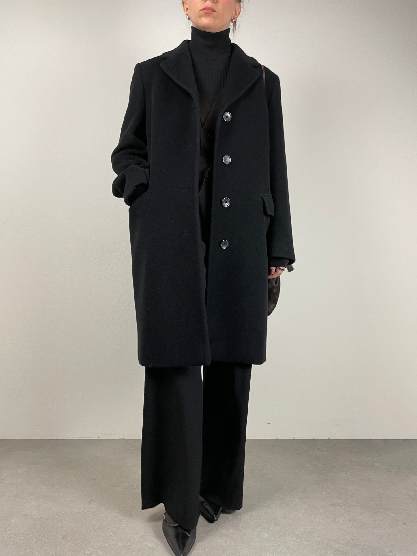 Cappotto in pura lana nera