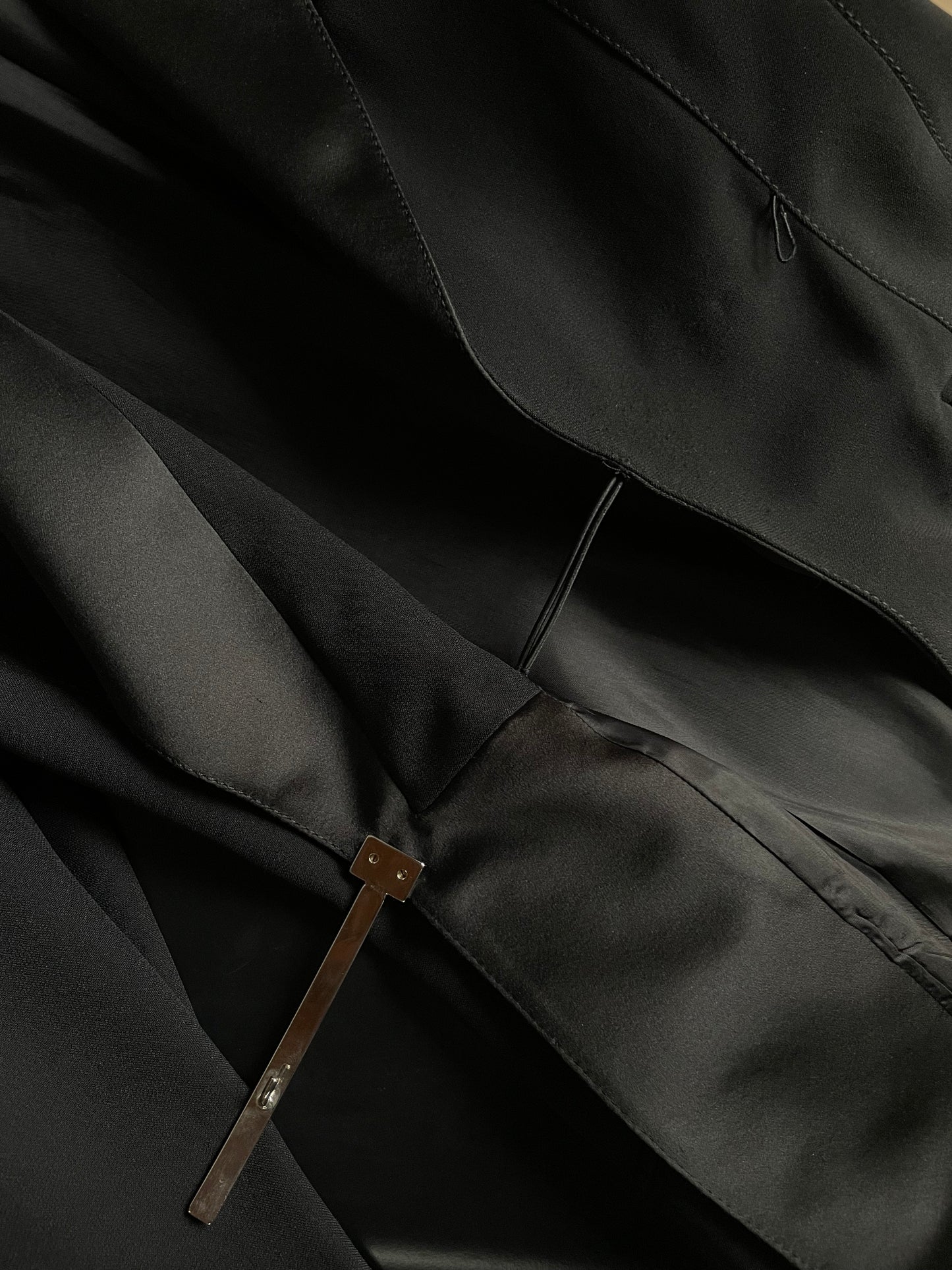 Minimal black suit