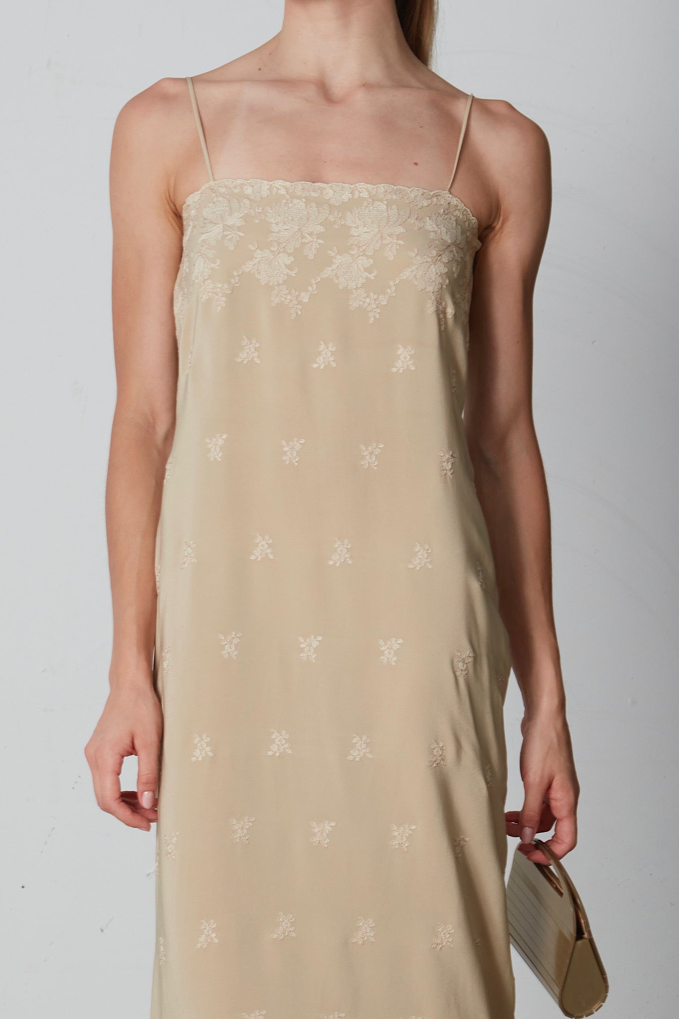 Alberta Ferretti abito in pura seta ricamata