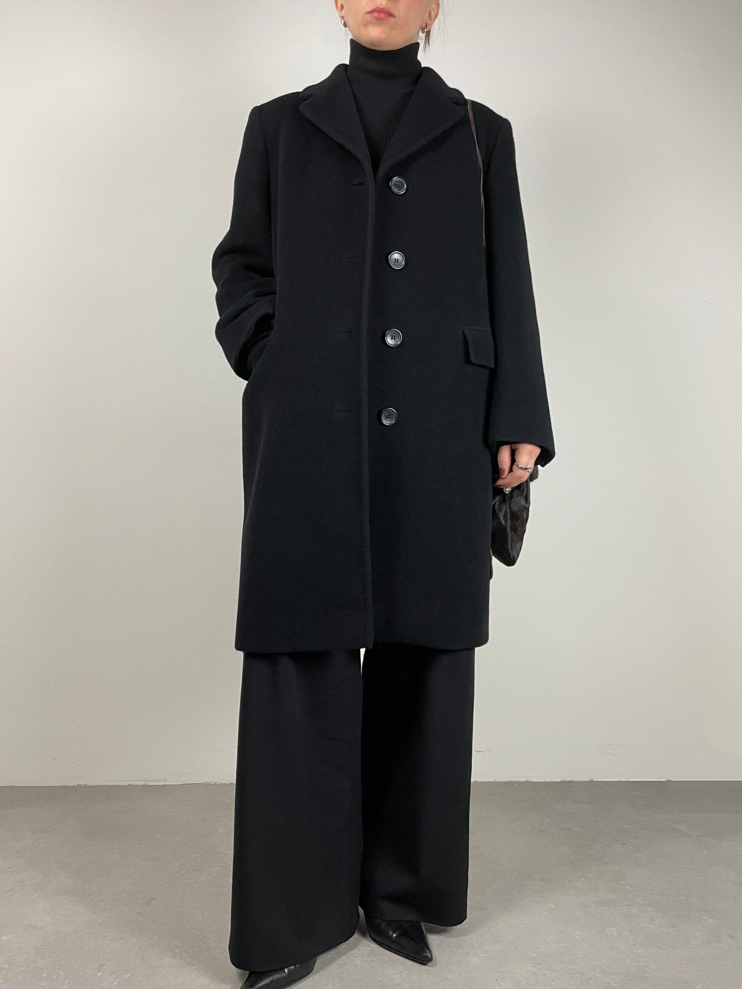 Cappotto in pura lana nera