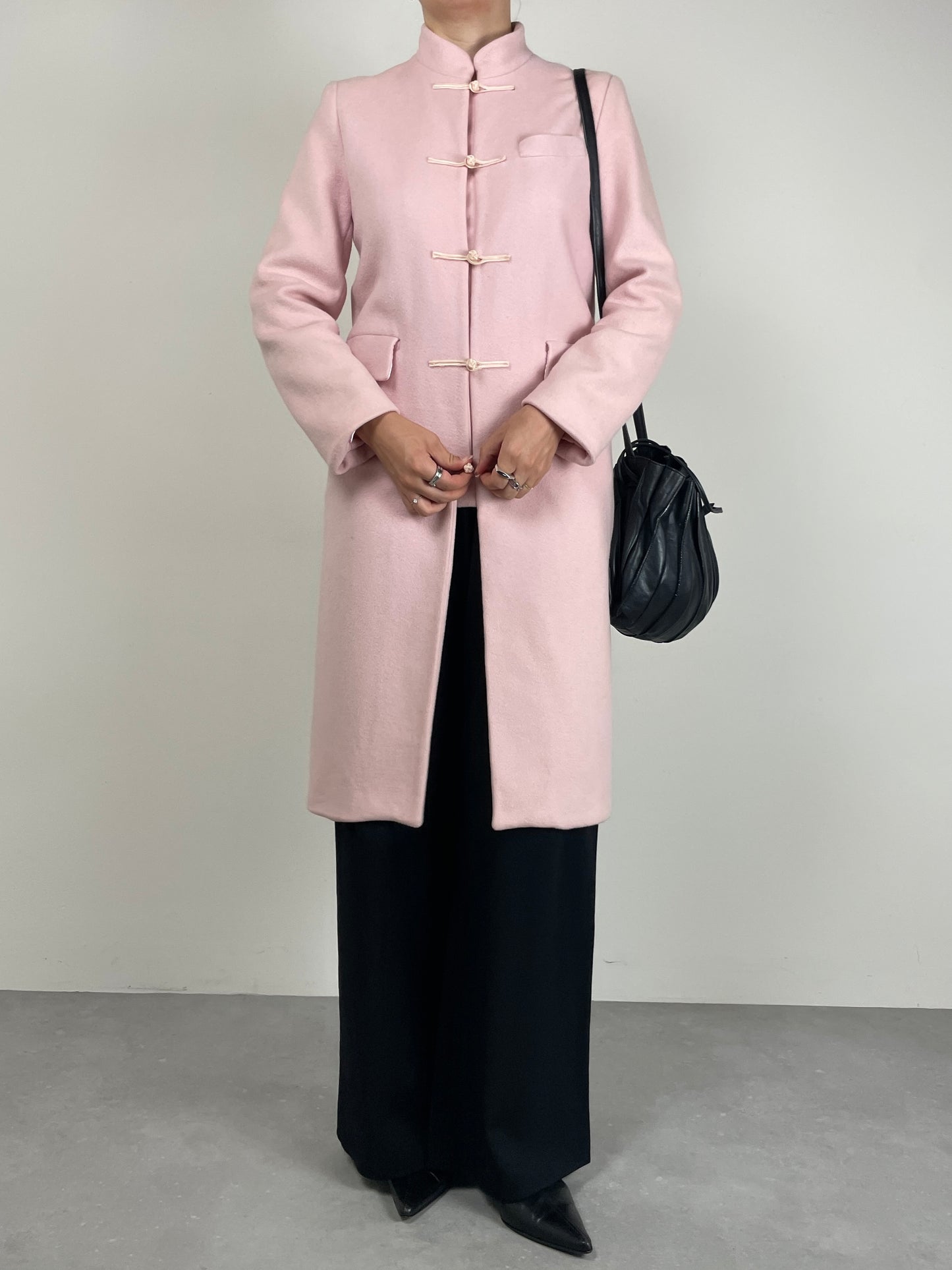 Cappottino in lana e cashmere dallo stile orientale
