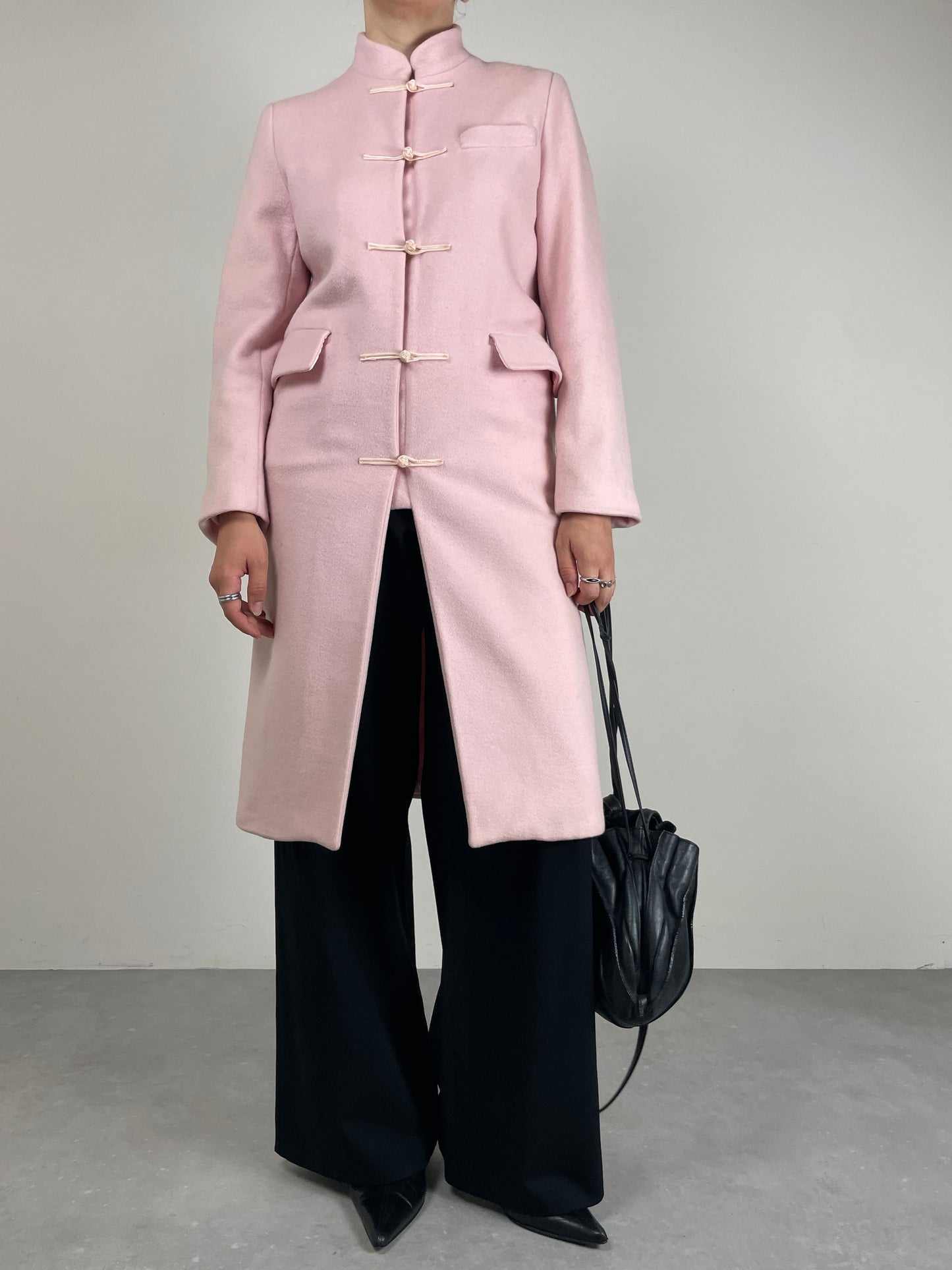 Cappottino in lana e cashmere dallo stile orientale
