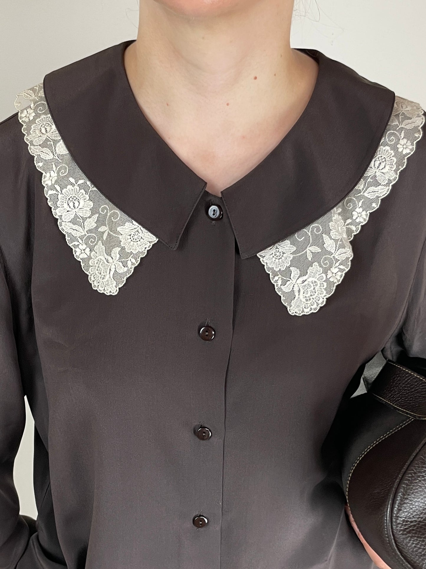 Camicia in pura seta con colletto in pizzo