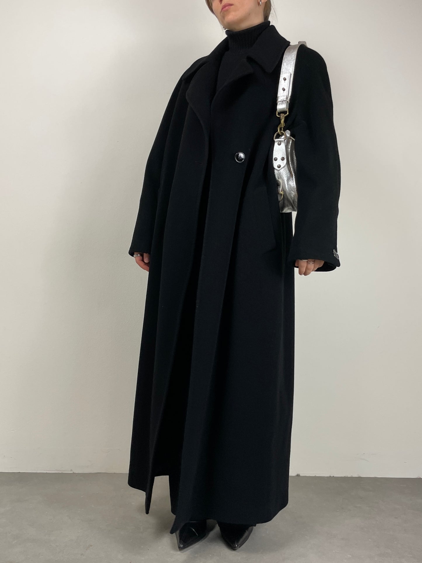 Cappotto vintage lungo in lana nera