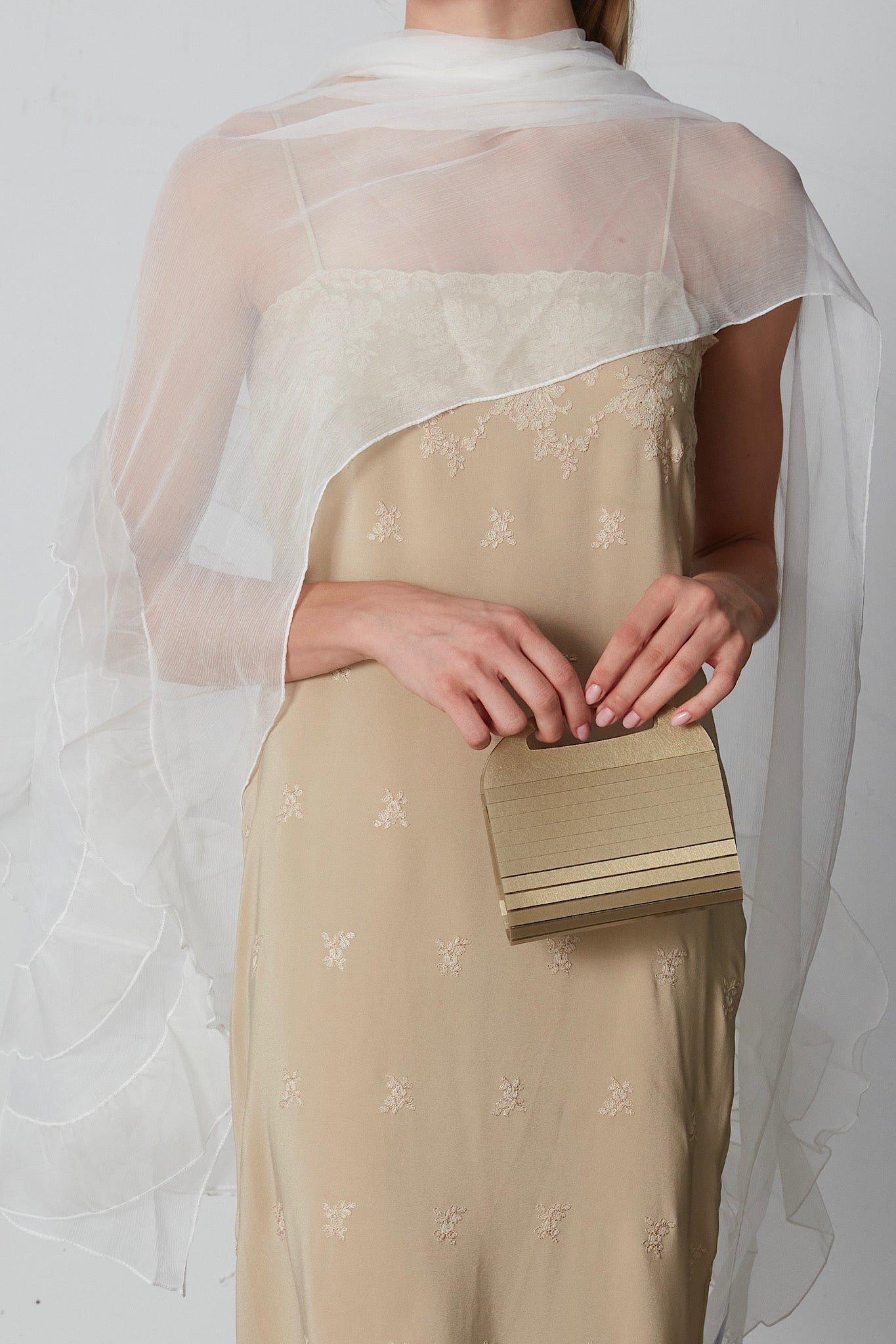 Stola Max Mara in organza di seta con ricamo floreale