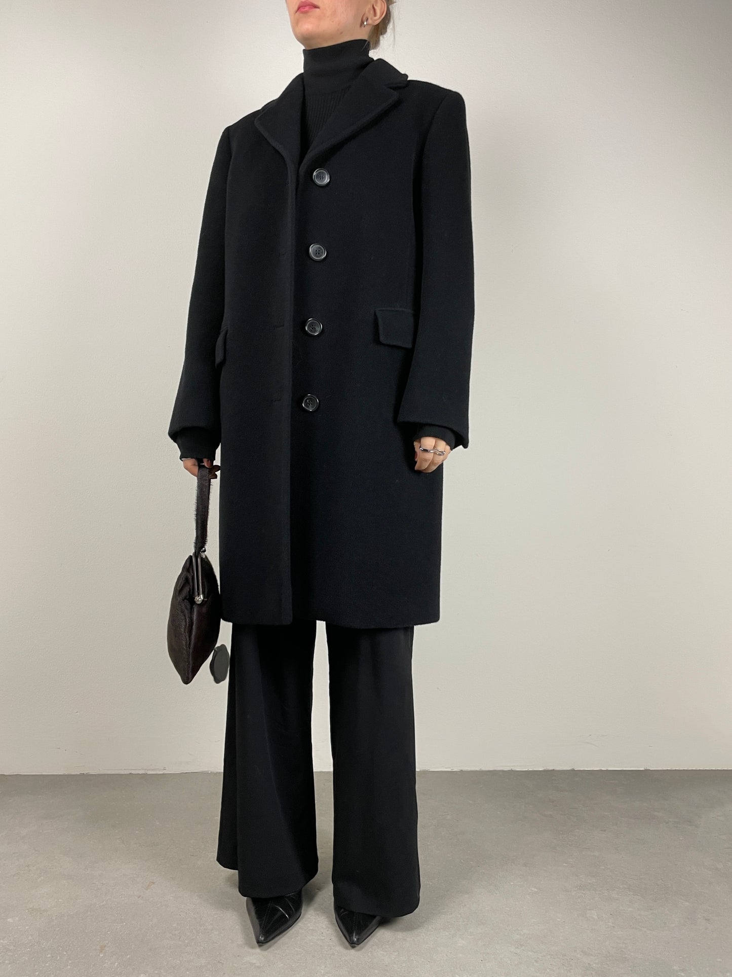 Cappotto in pura lana nera