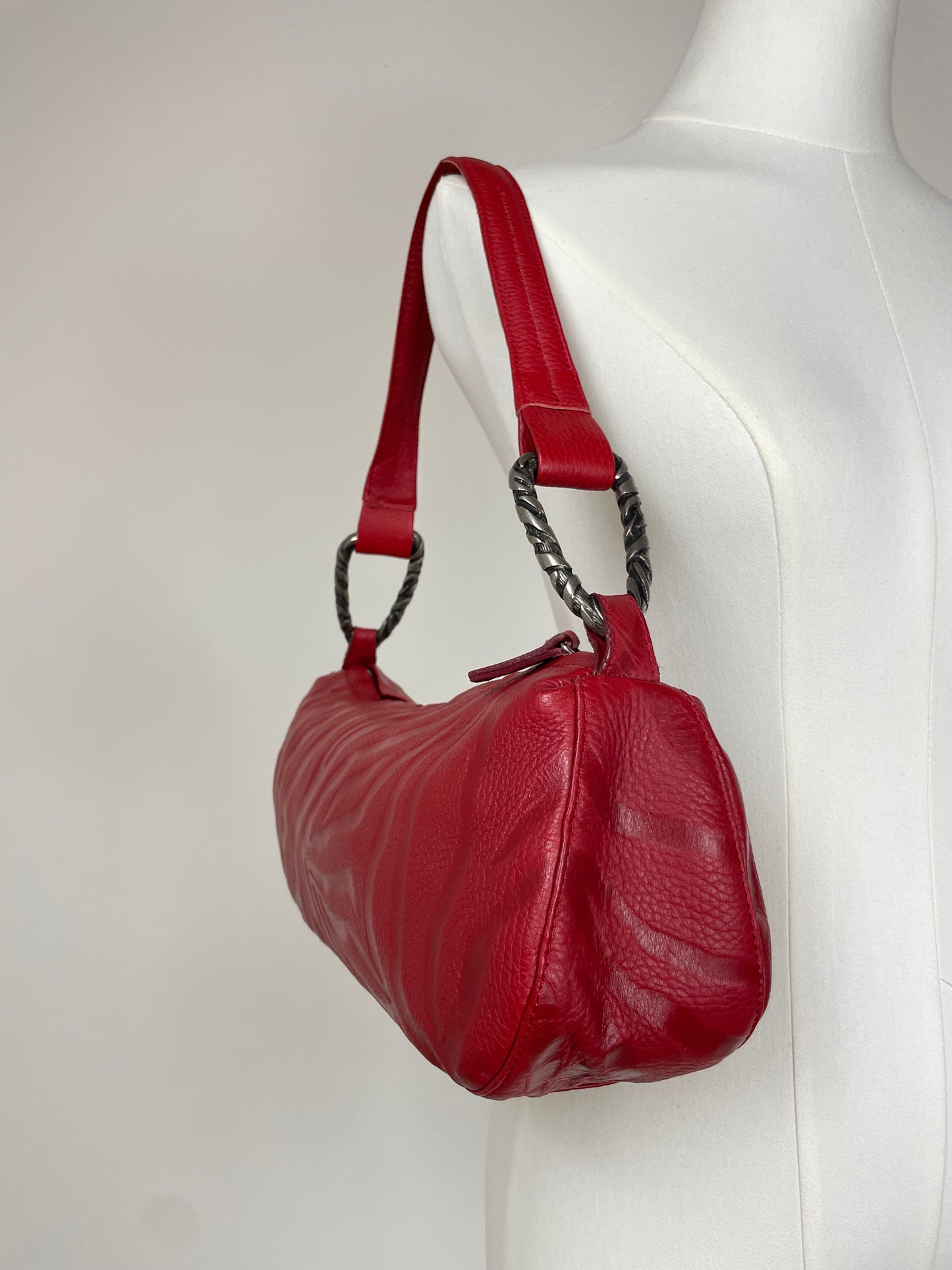 Borsa in pelle bordeaux con effetto zebrato