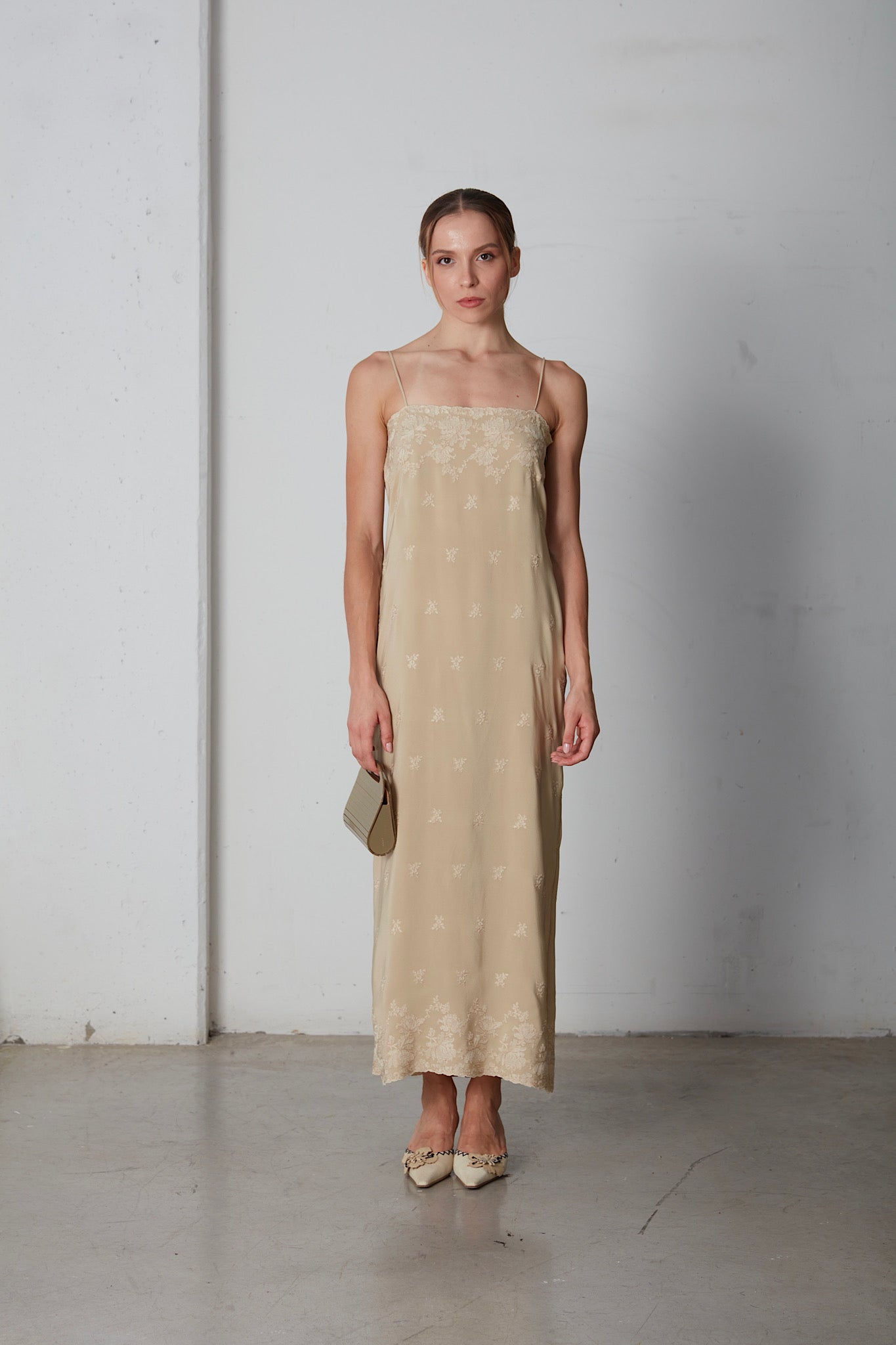 Alberta Ferretti abito in pura seta ricamata