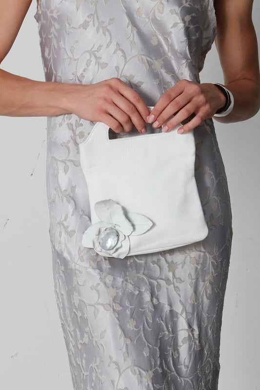 Borsetta in pelle bianca con fiore