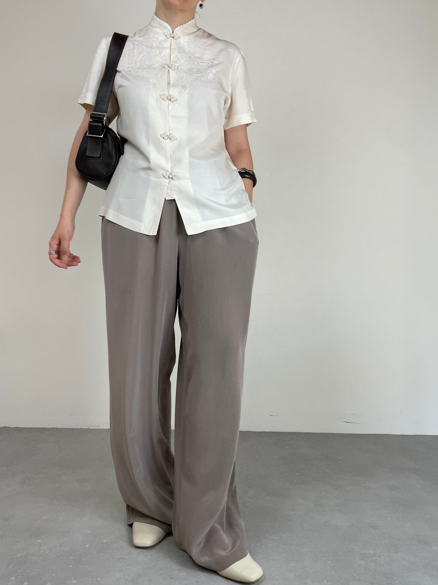 Camicia con ricami in pura seta