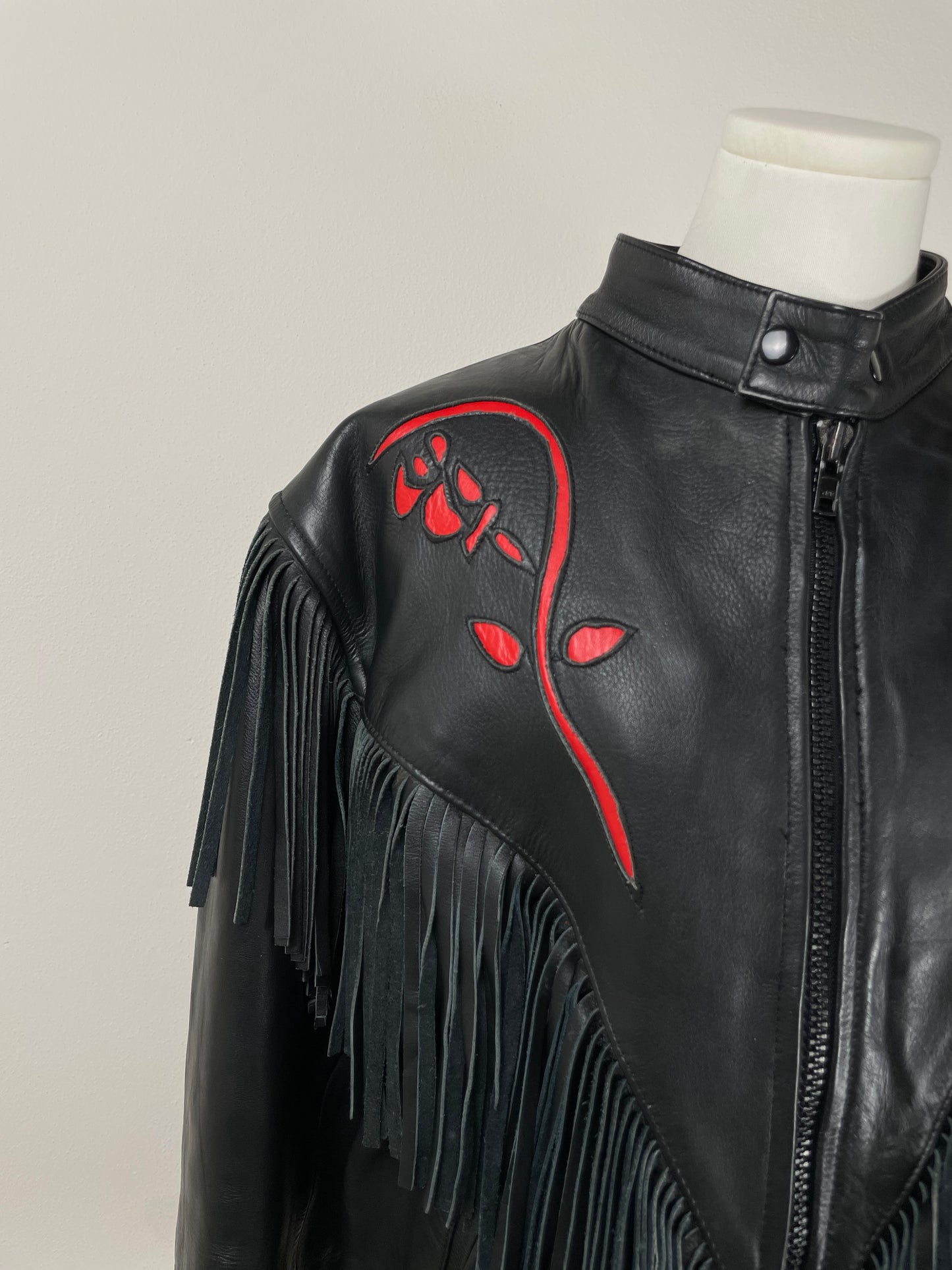 Chiodo vintage in pelle con frange e rose